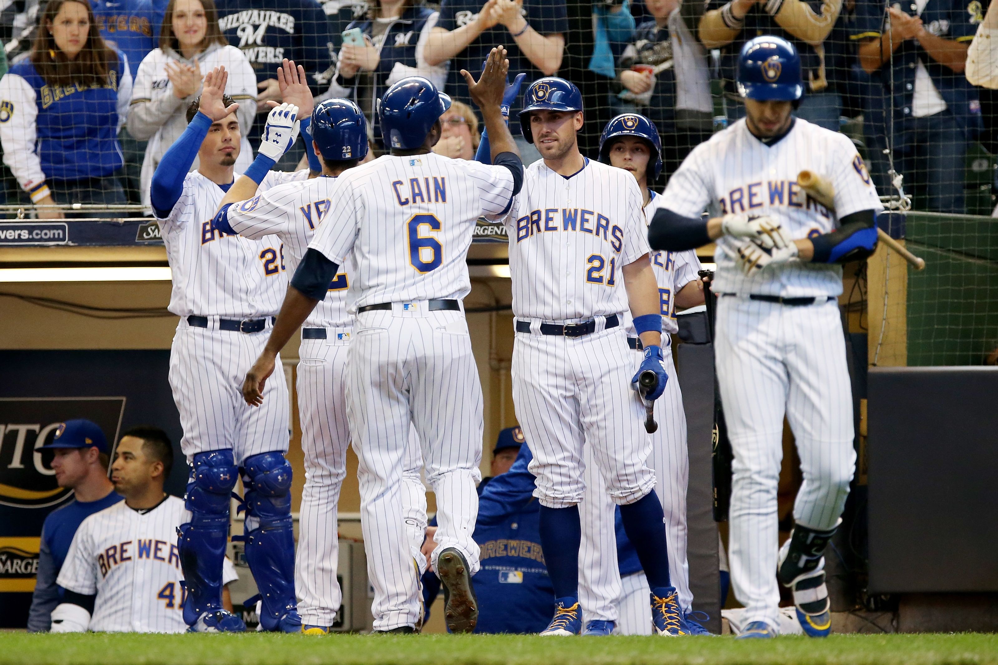 Milwaukee Brewers First Place Early in NL Central Standings
