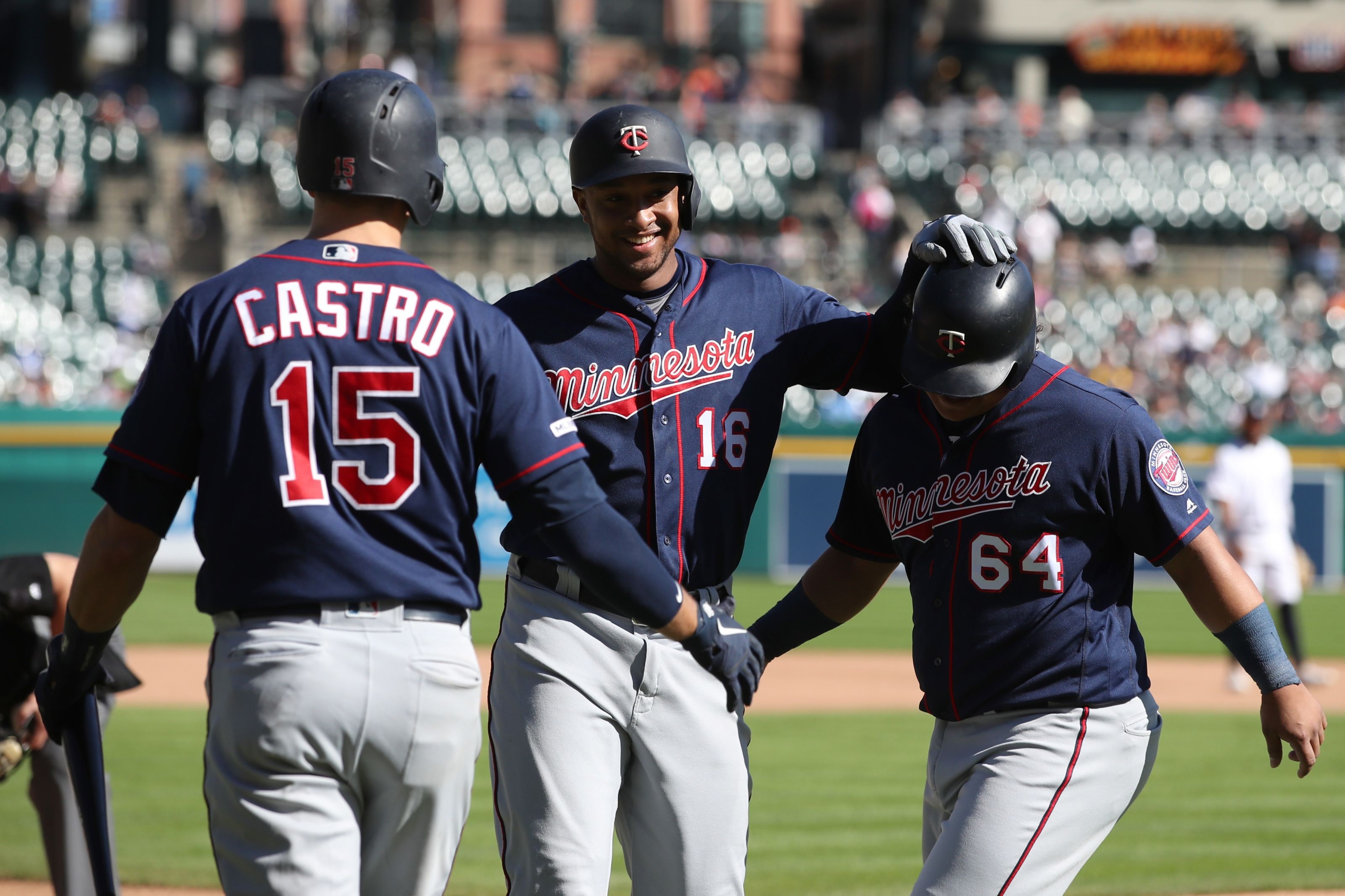 minnesota-twins-become-first-mlb-team-with-300-hrs-in-a-season
