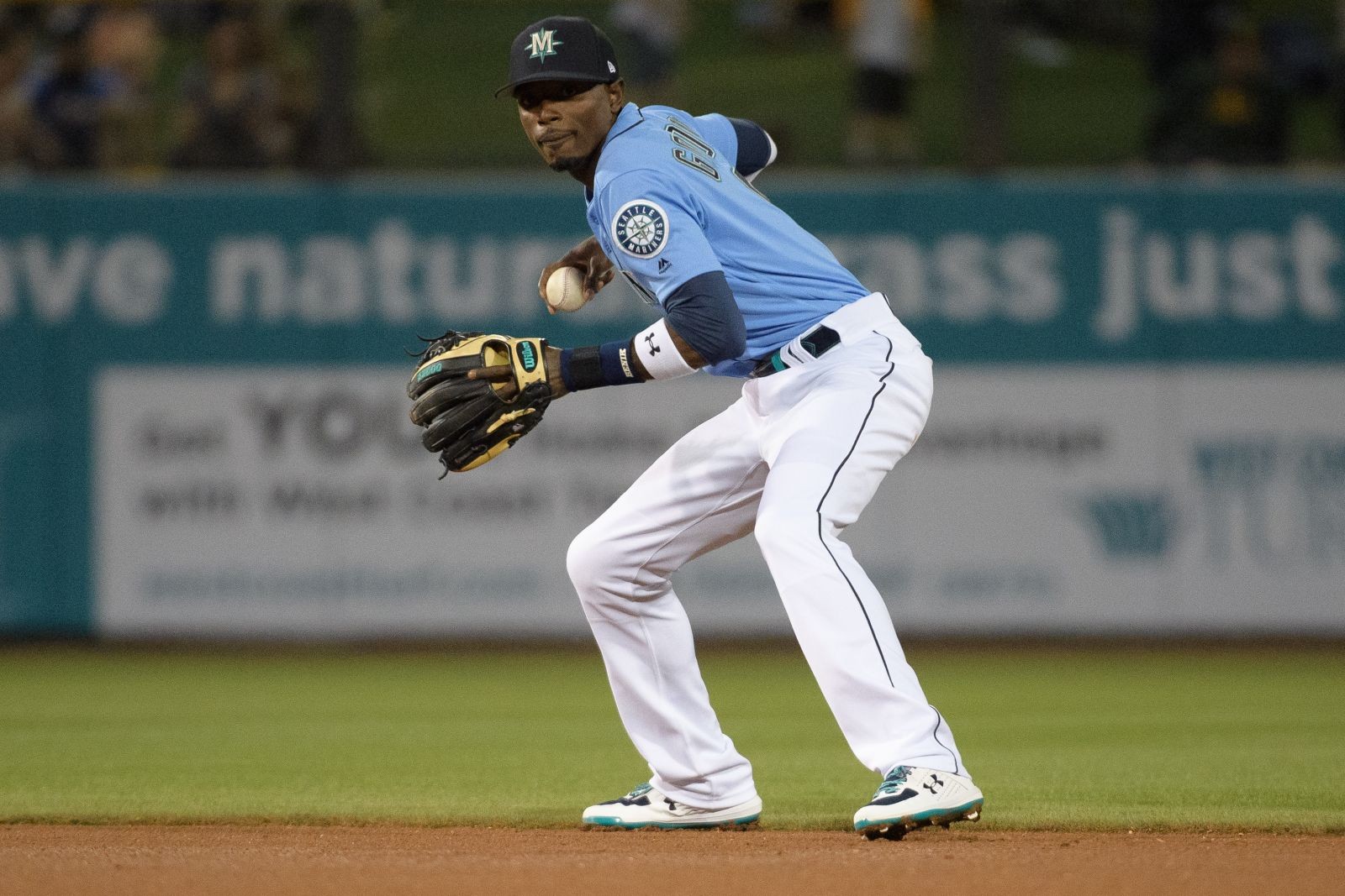seattle-mariners-could-go-bargain-shopping-by-taking-on-salary