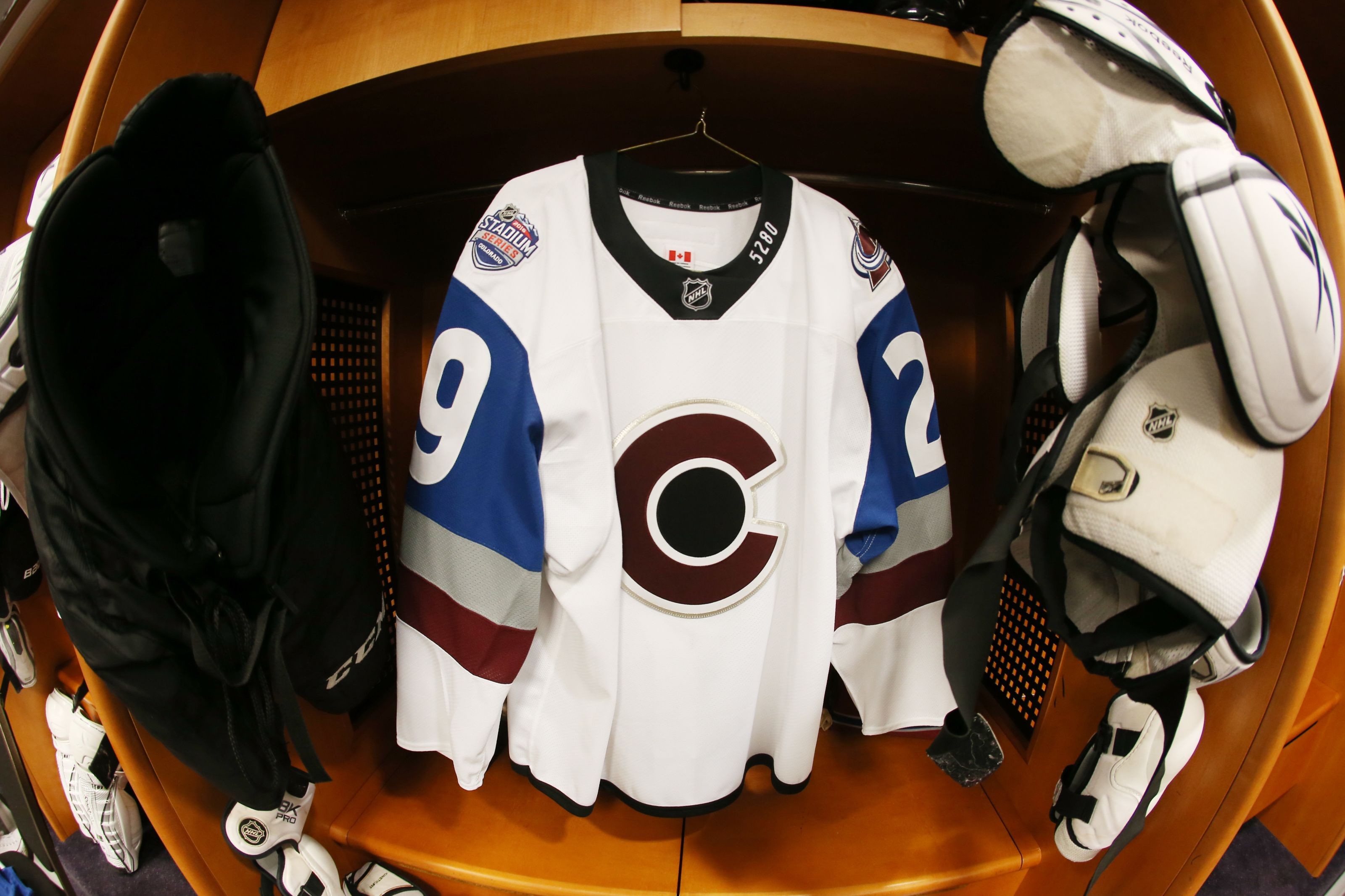 avalanche jerseys outdoor game