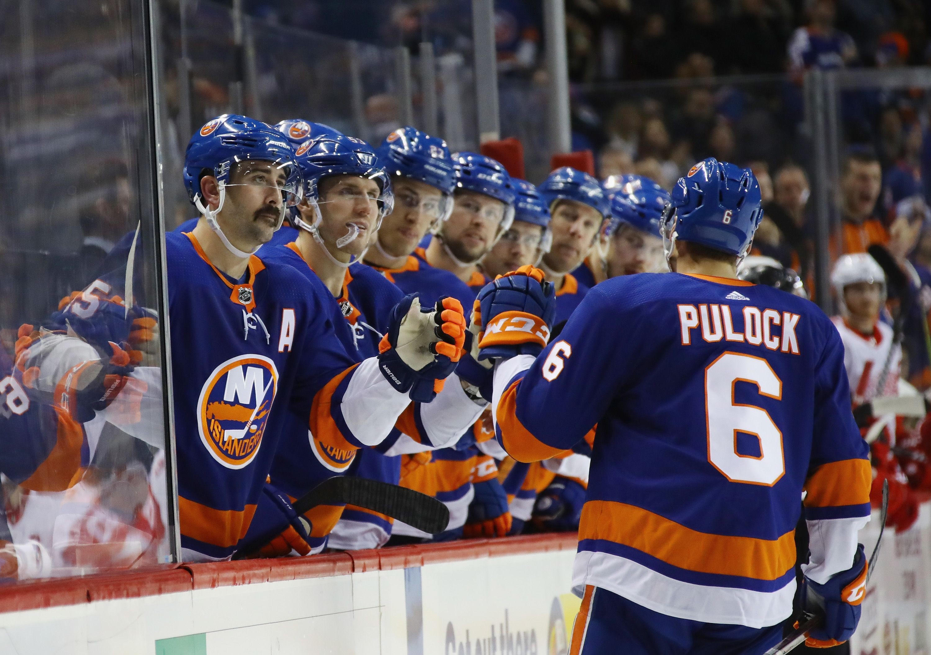 New York Islanders Lights Out Beat Chicago Blackhawks (Highlights)