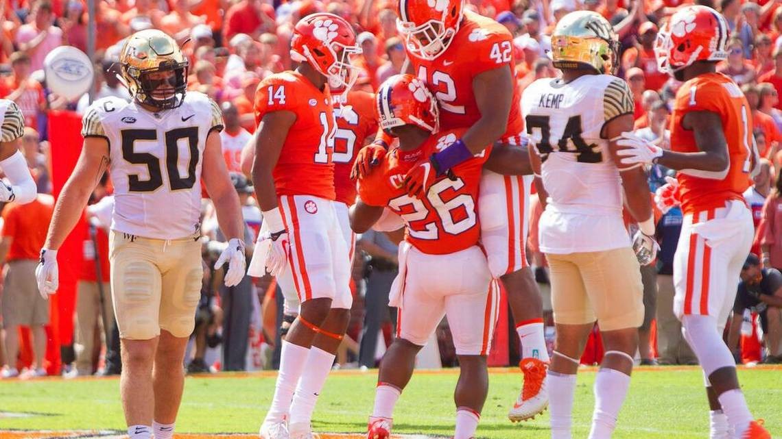 Clemson moves up in one poll during bye week