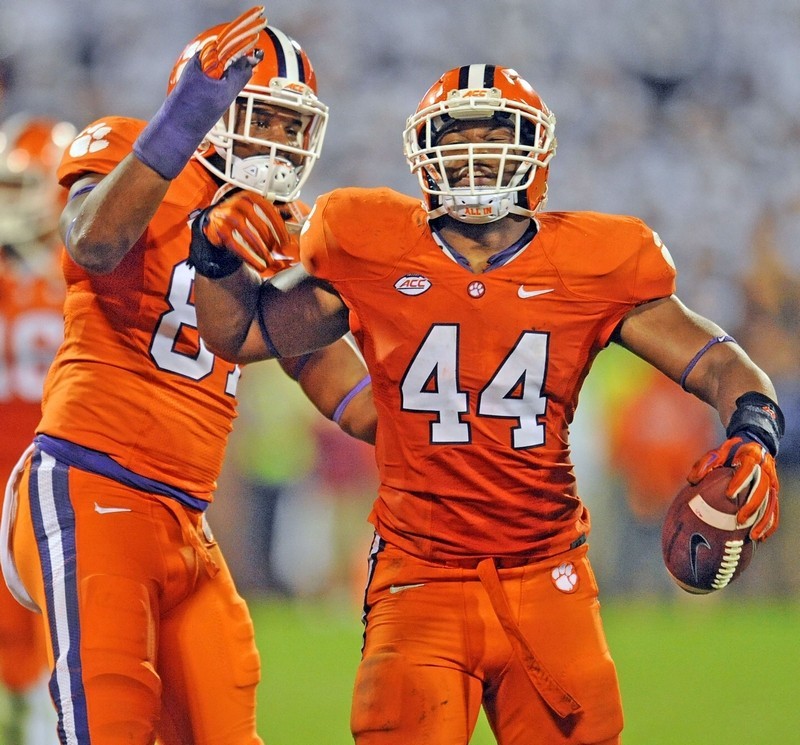 B.J. Goodson Thrives From Small-town School To Middle Of Clemson's Defense