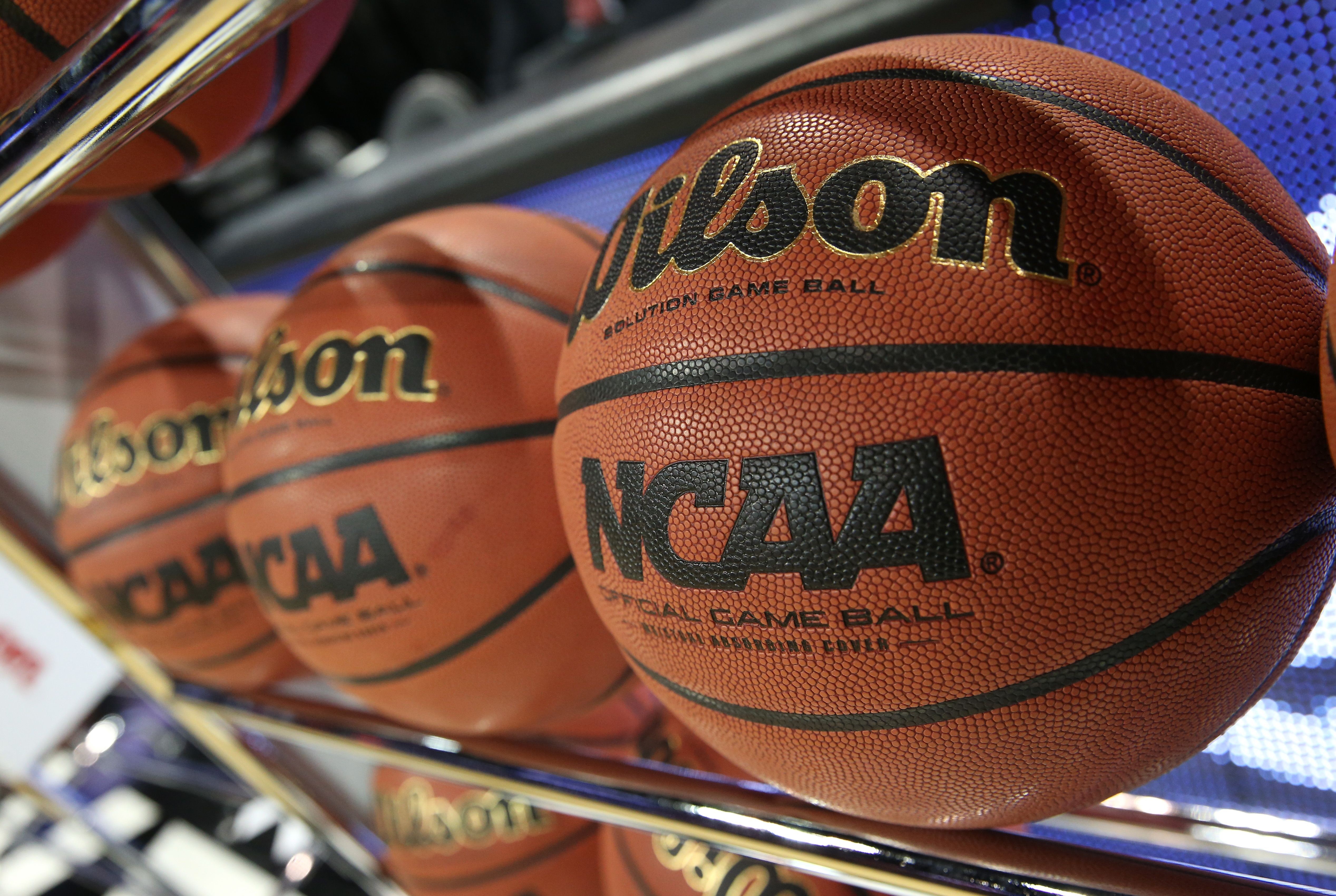 UCLA Basketball The women get another road sweep, stay in