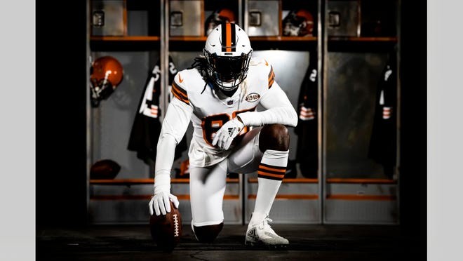 Cincinnati to wear white Bengal tiger uniforms, helmets in Pittsburgh