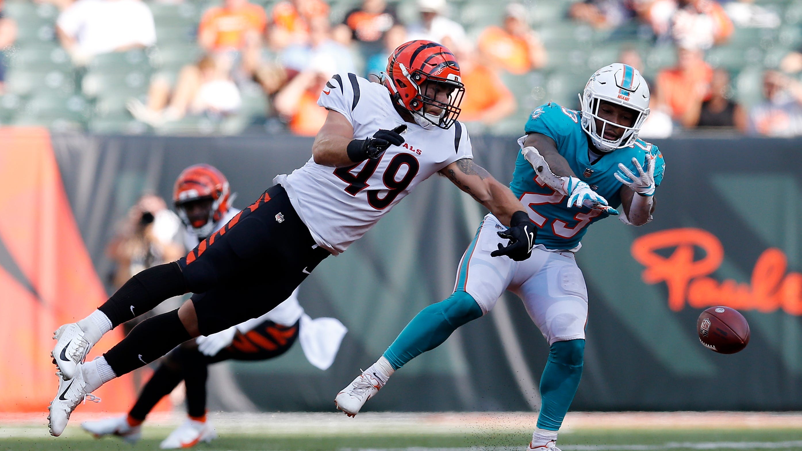 Bengals re-signing linebacker Pratt