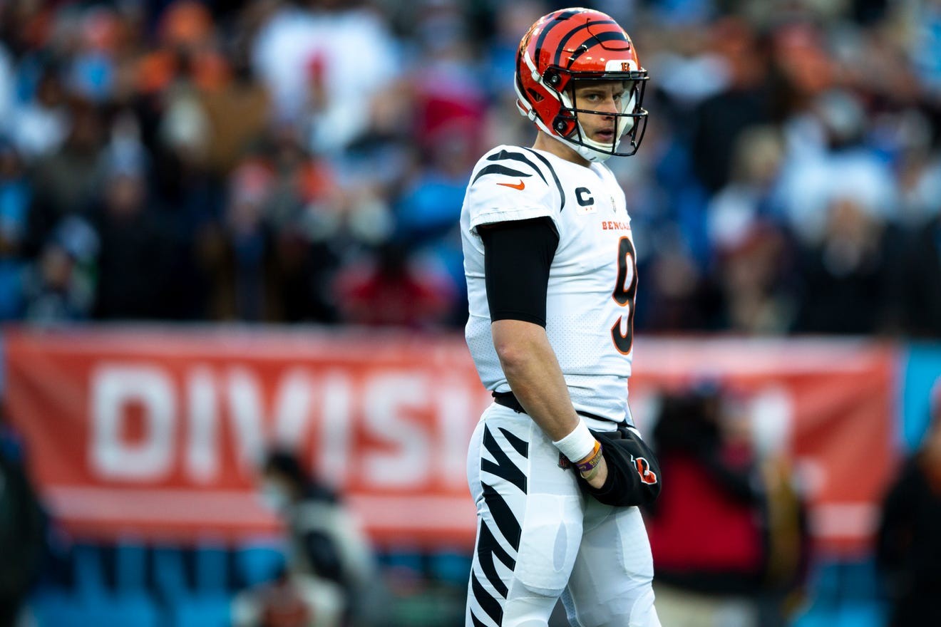 Burrow, Esiason laugh about pregame throw that almost hit Boomer during  warm-ups