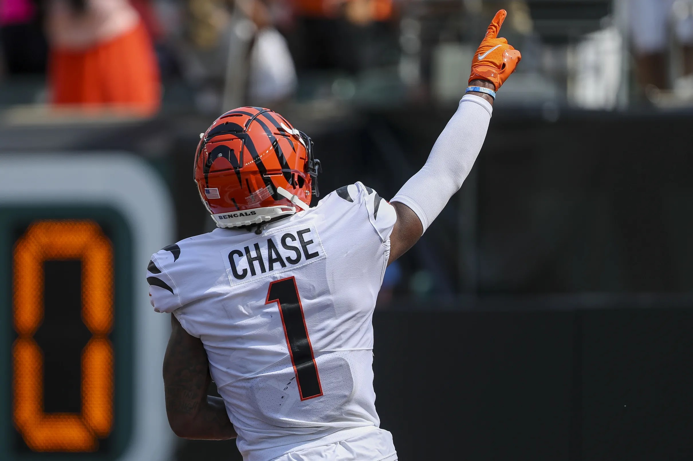 Ja'Marr Chase, Joe Mixon and Evan McPherson earn weekly honors