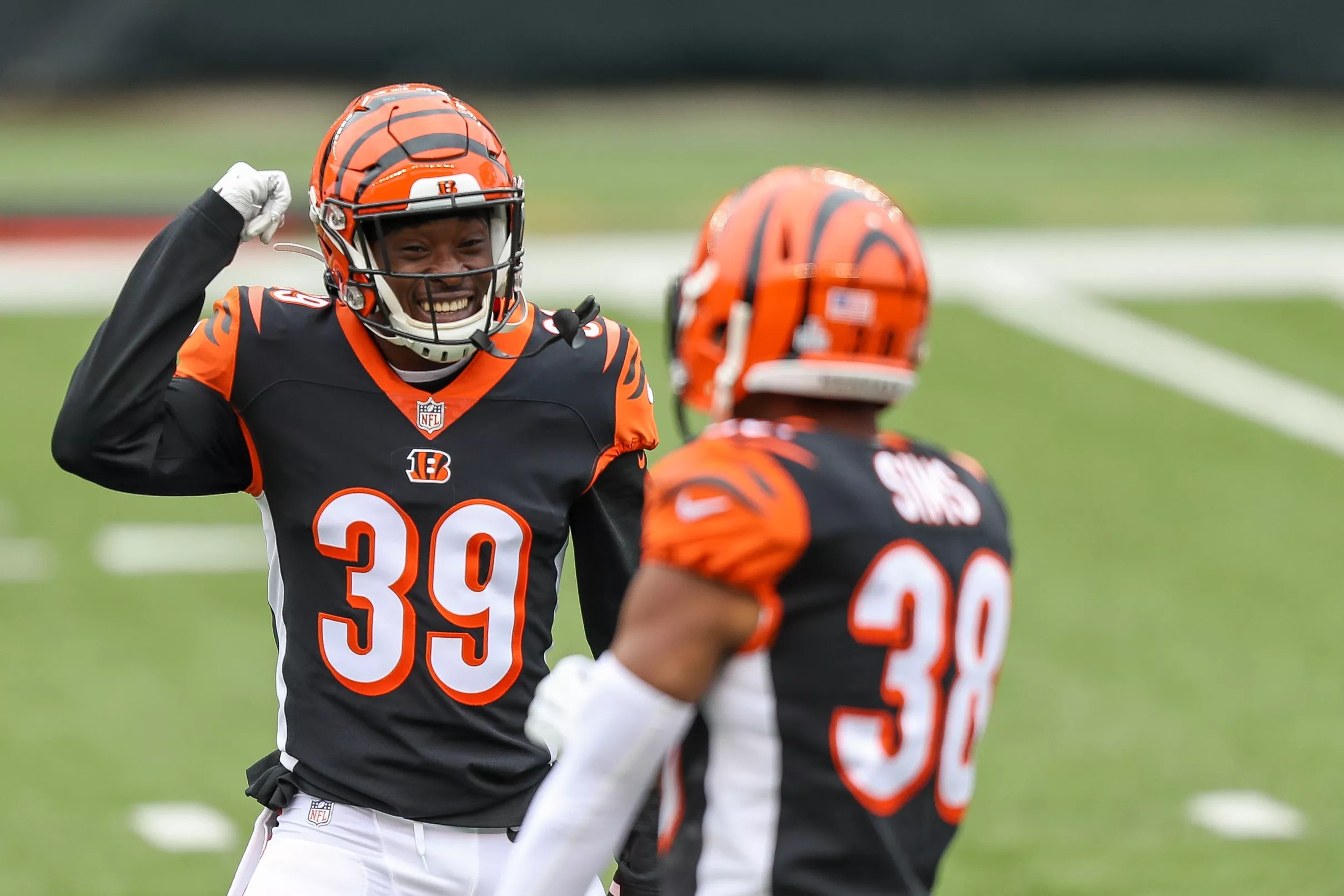 Bengals sign 10 players to futures contracts