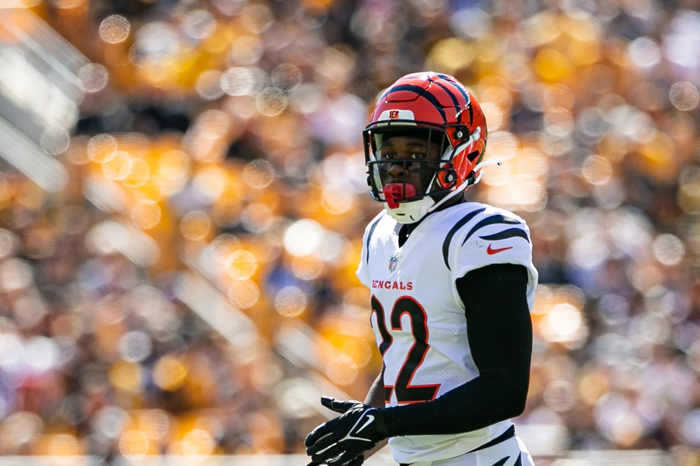 Bengals' Chidobe Awuzie, Jordan Evans suffer injuries vs. Packers