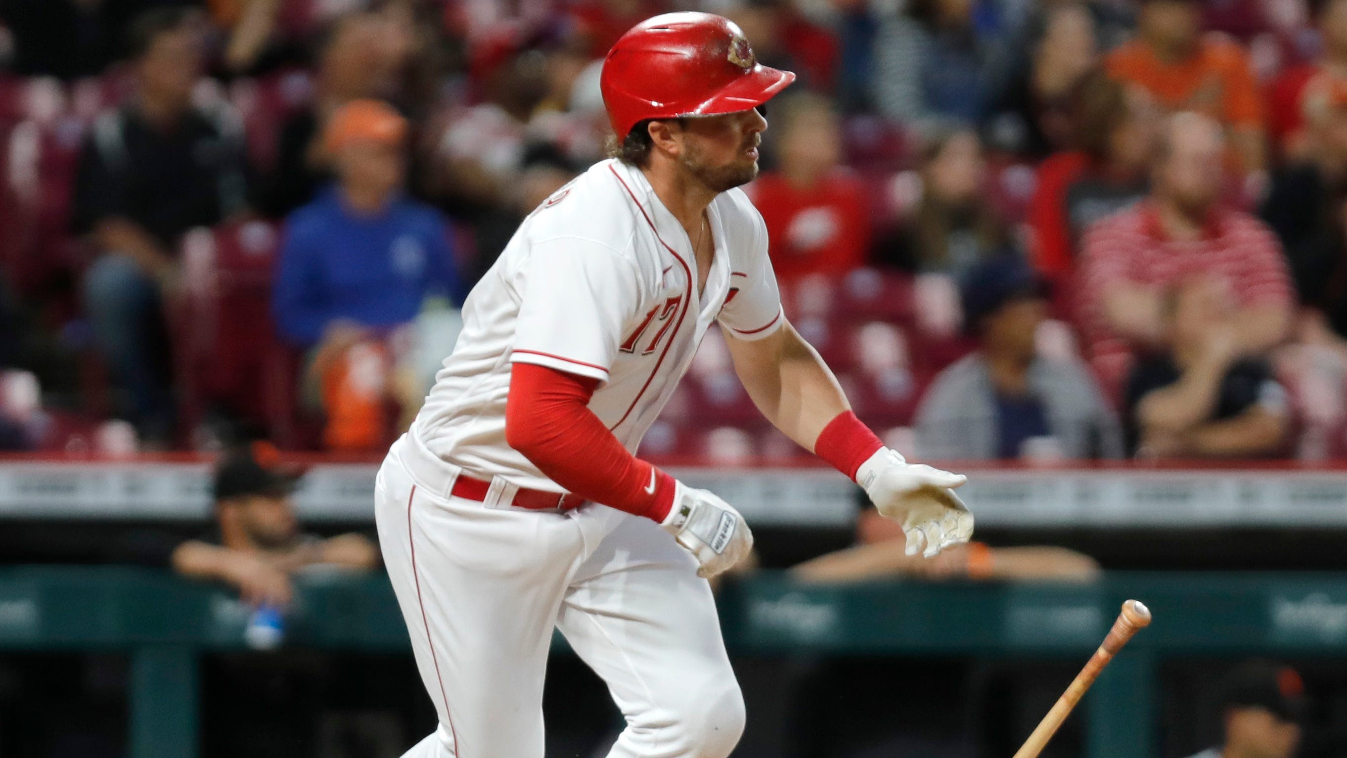 Kyle Farmer hits a three-run homer to carry the Reds to a win over the  Giants