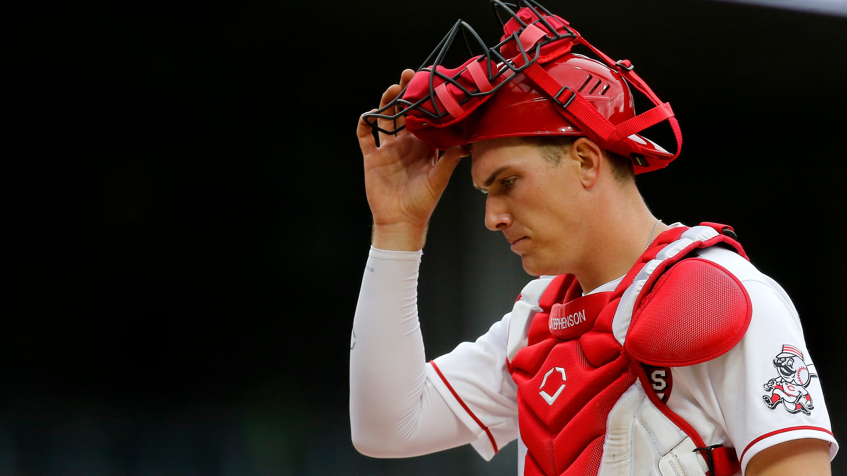 Cincinnati Reds catcher Tyler Stephenson leaves game versus Pirates