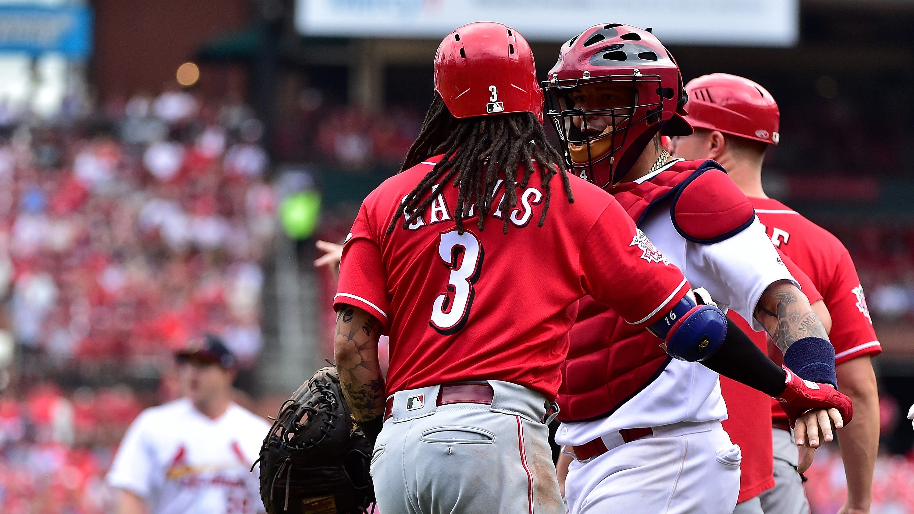 Reds' Barnhart wins 2020 NL Gold Glove award