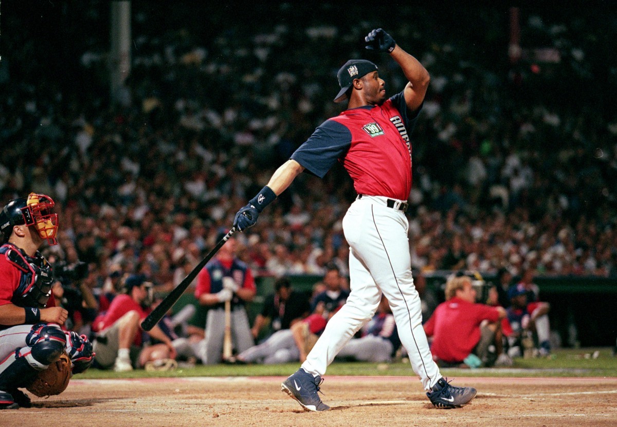 Remember Ken Griffey Jr.'s swing, style and smile with classic Home Run  Derby footage