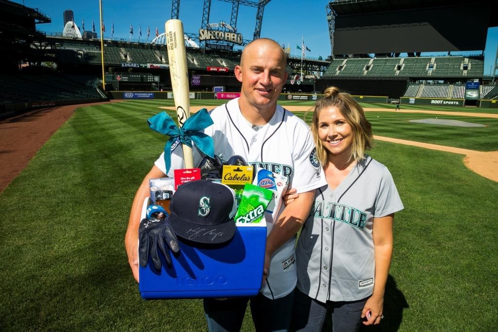 Mariners Wives Favorite Things Fundraiser