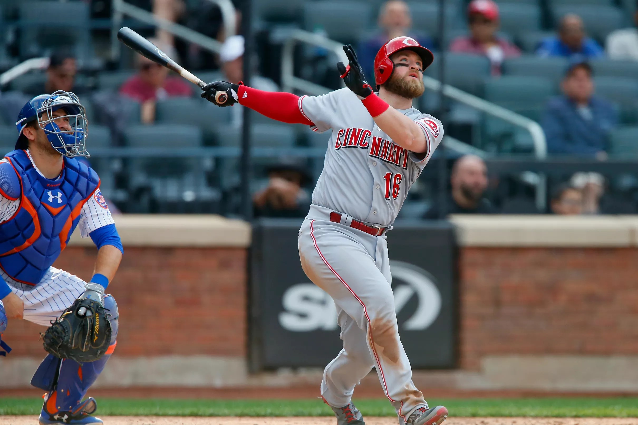 Reds sign catcher Tucker Barnhart to contract extension