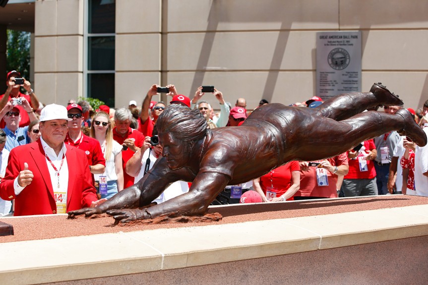 Pete Rose unveils sculpture depicting his headfirst slide