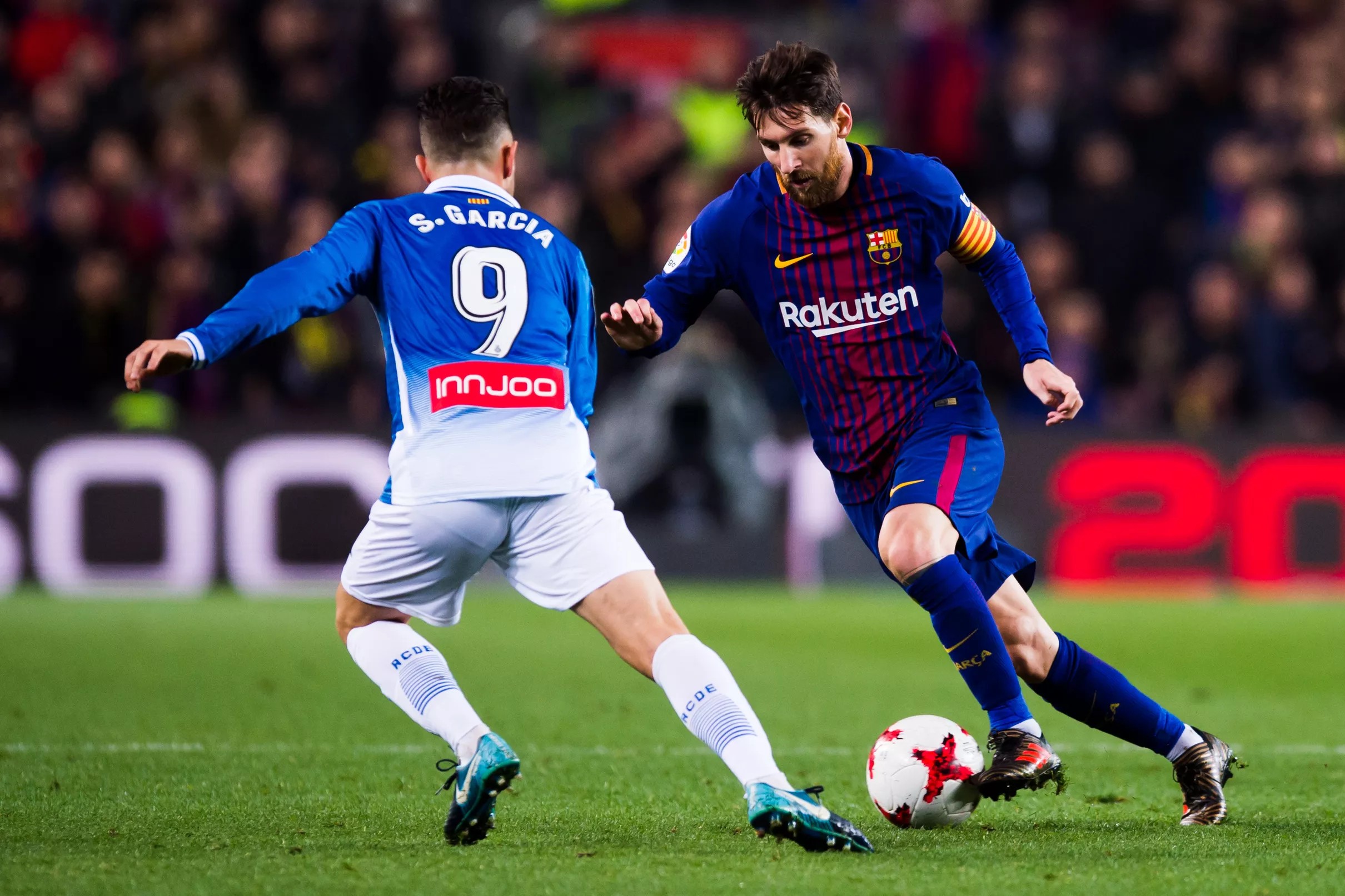 watch-lionel-messi-dribbles-24-american-football-players-and-1-dog-in-ad