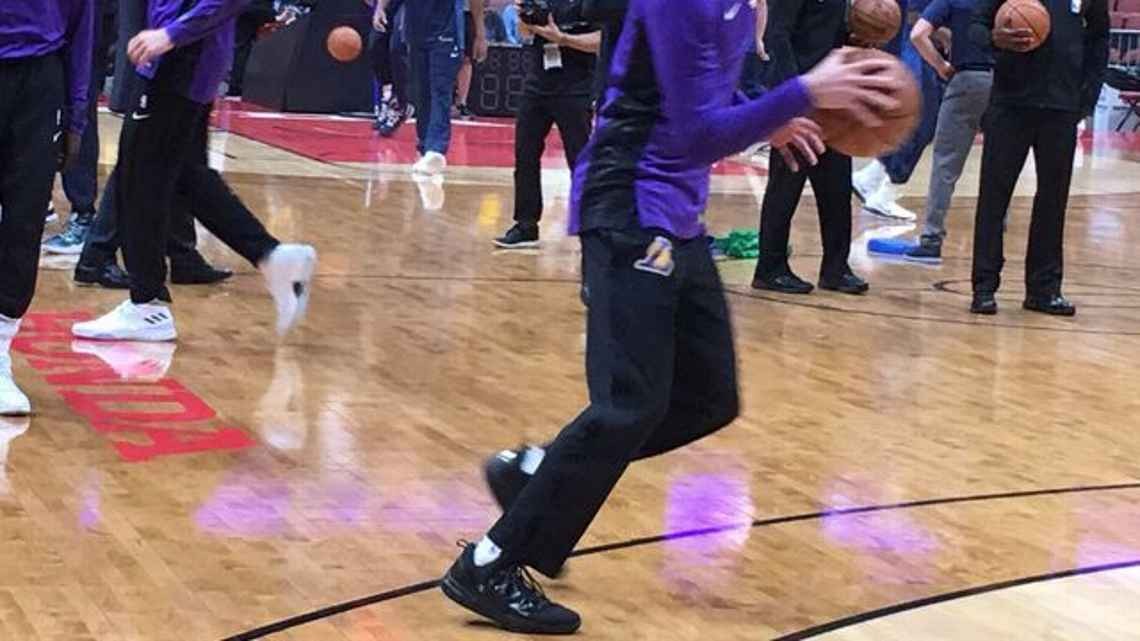 sneaker tracker