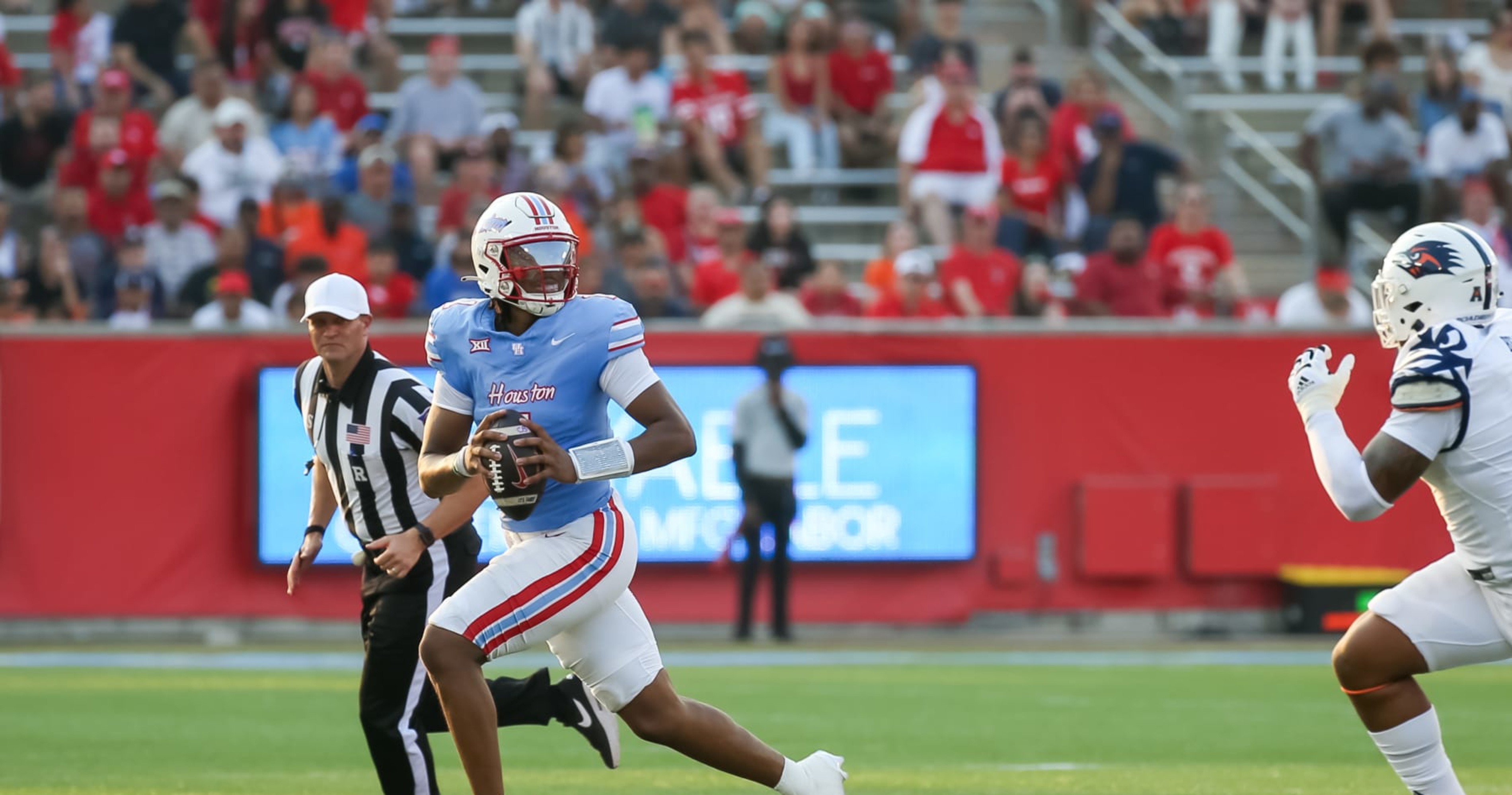 Houston Cougars To Add Oilers-Inspired Uniforms Amid NFL's Legal Threats