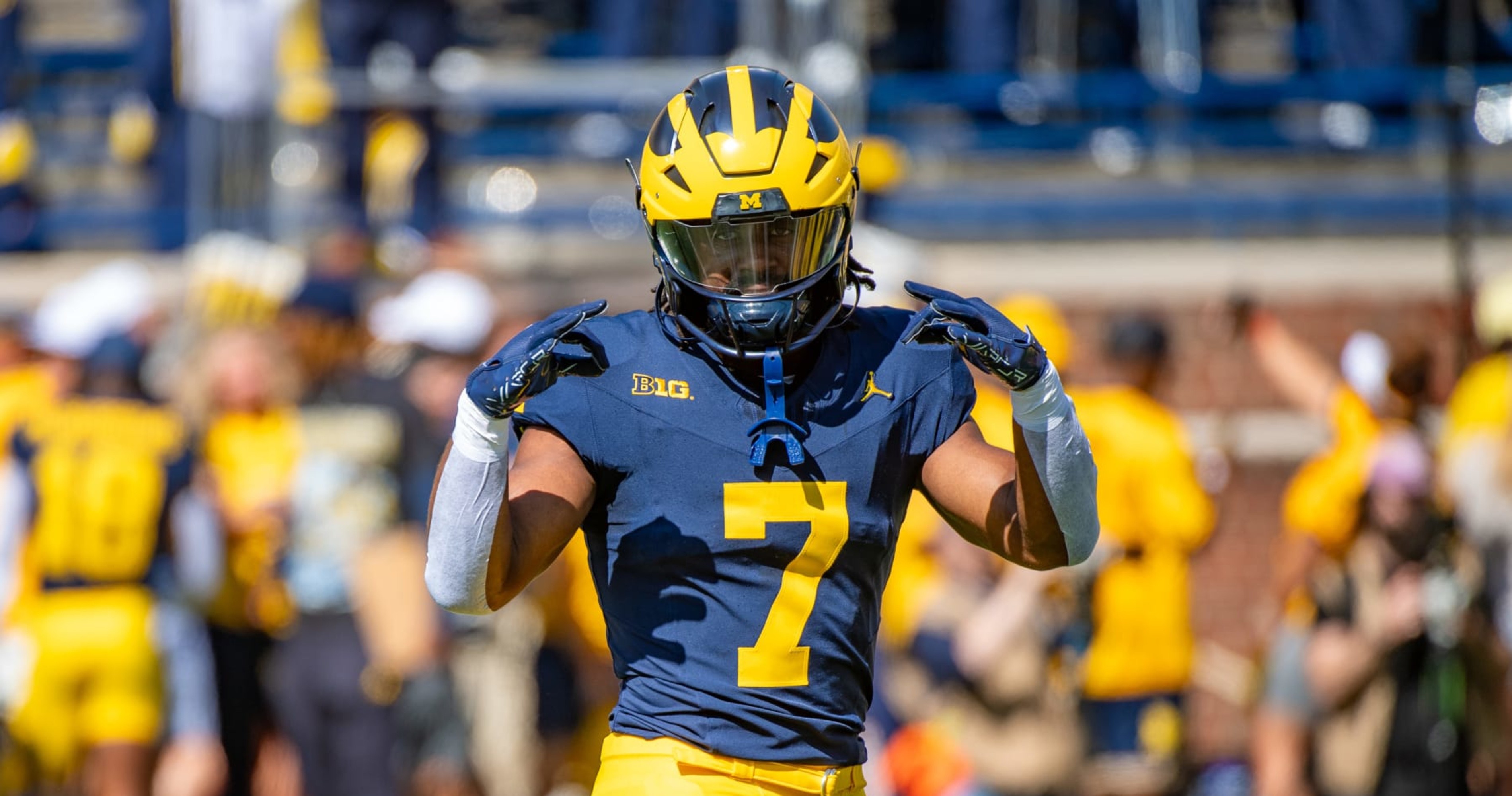 Michigan quarterback J.J. McCarthy warms up in 'Free Harbaugh' shirt after  suspension