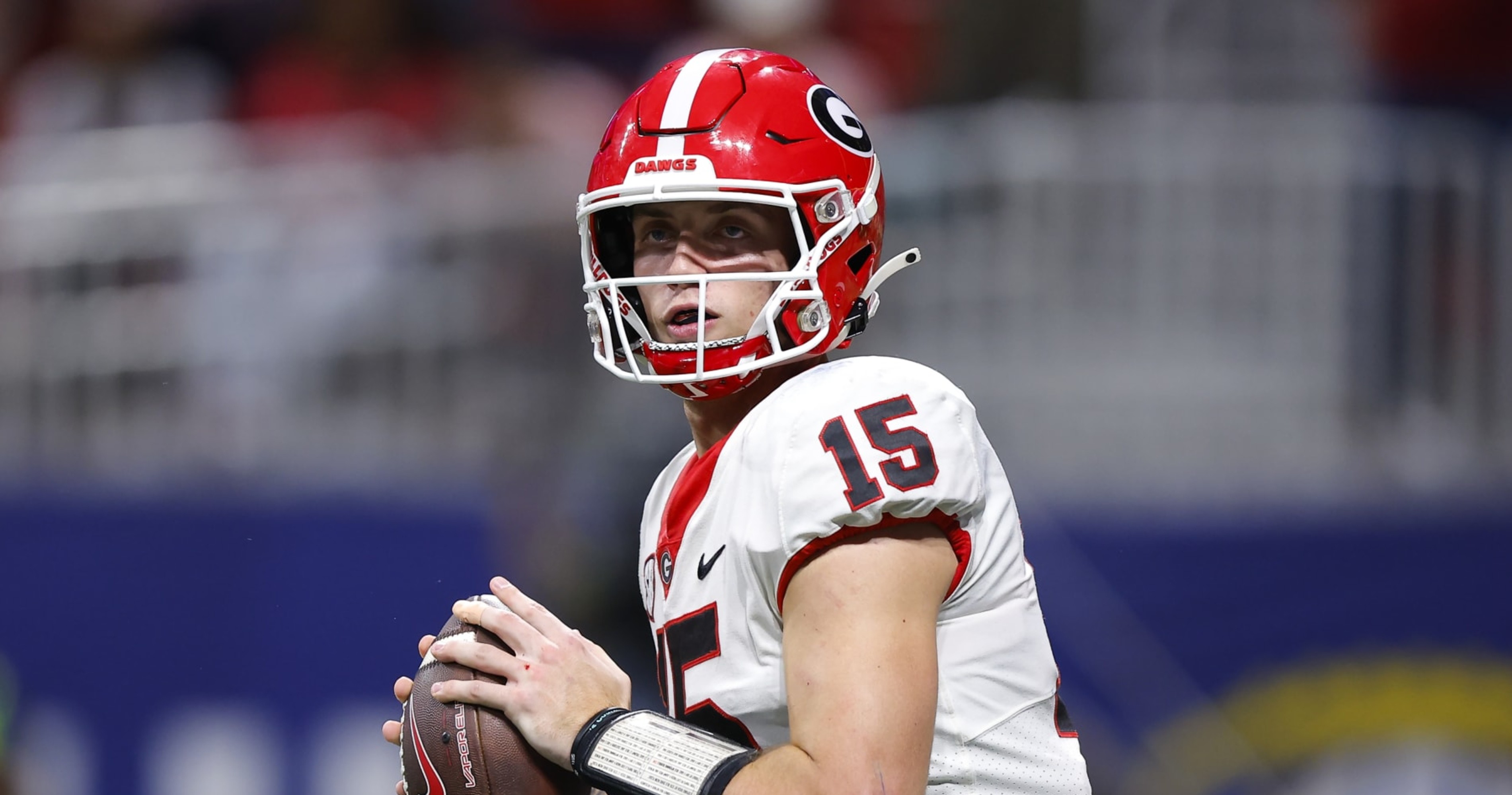 QB Carson Beck to Return for 2024 CFB Season, NFL Draft