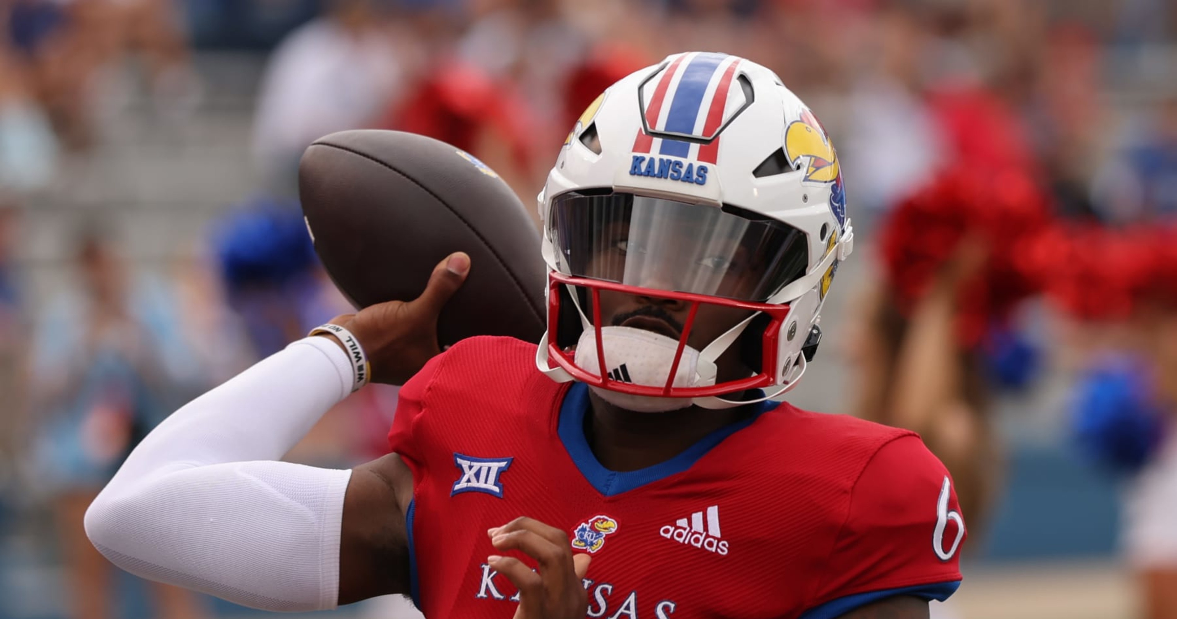 Jalon Daniels Announces Return To Kansas For 2024 Season After Injury ...