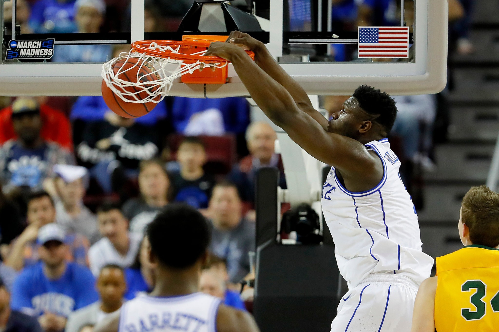 Zion Williamson Wills Duke to an Opening Win