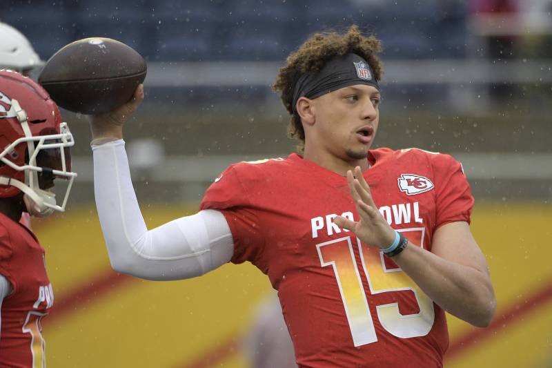 Patrick Mahomes Thinks He Can Throw Football 100 Yards at Mexico City