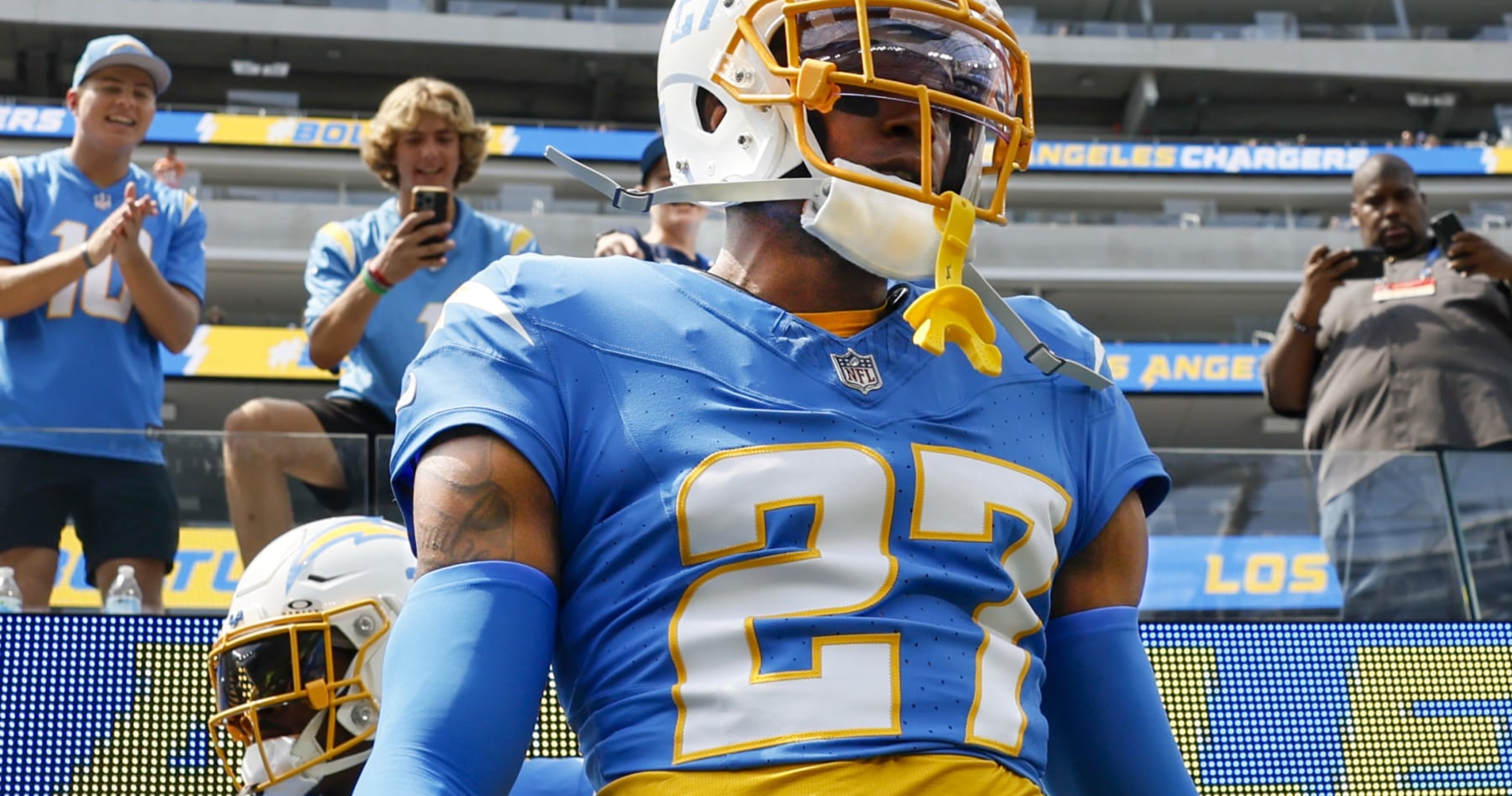 J.C. Jackson traded to Patriots, ending tenure with Chargers - Los