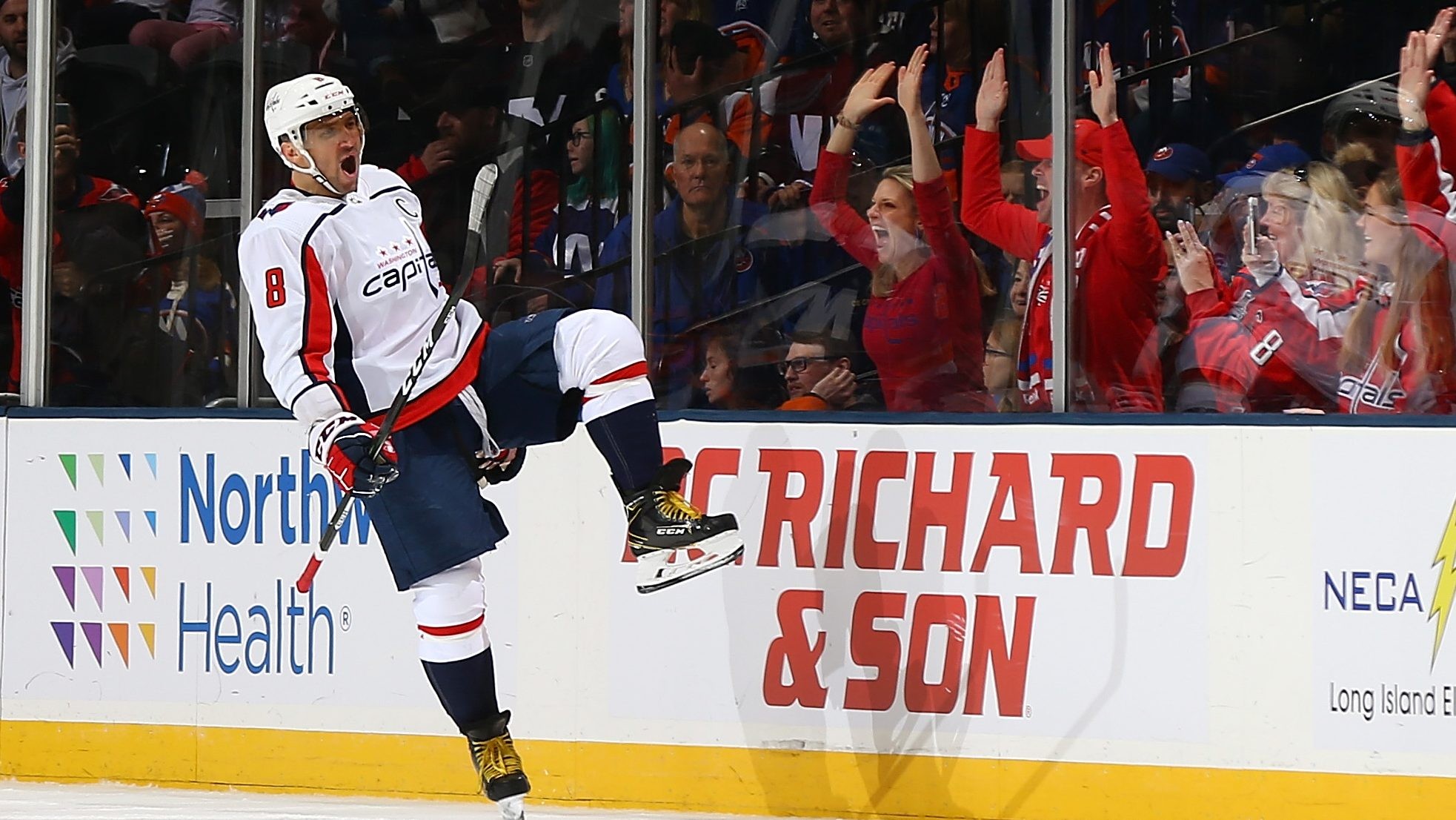 Alexander Ovechkin Becomes 8th Player In NHL History With 700 Career Goals