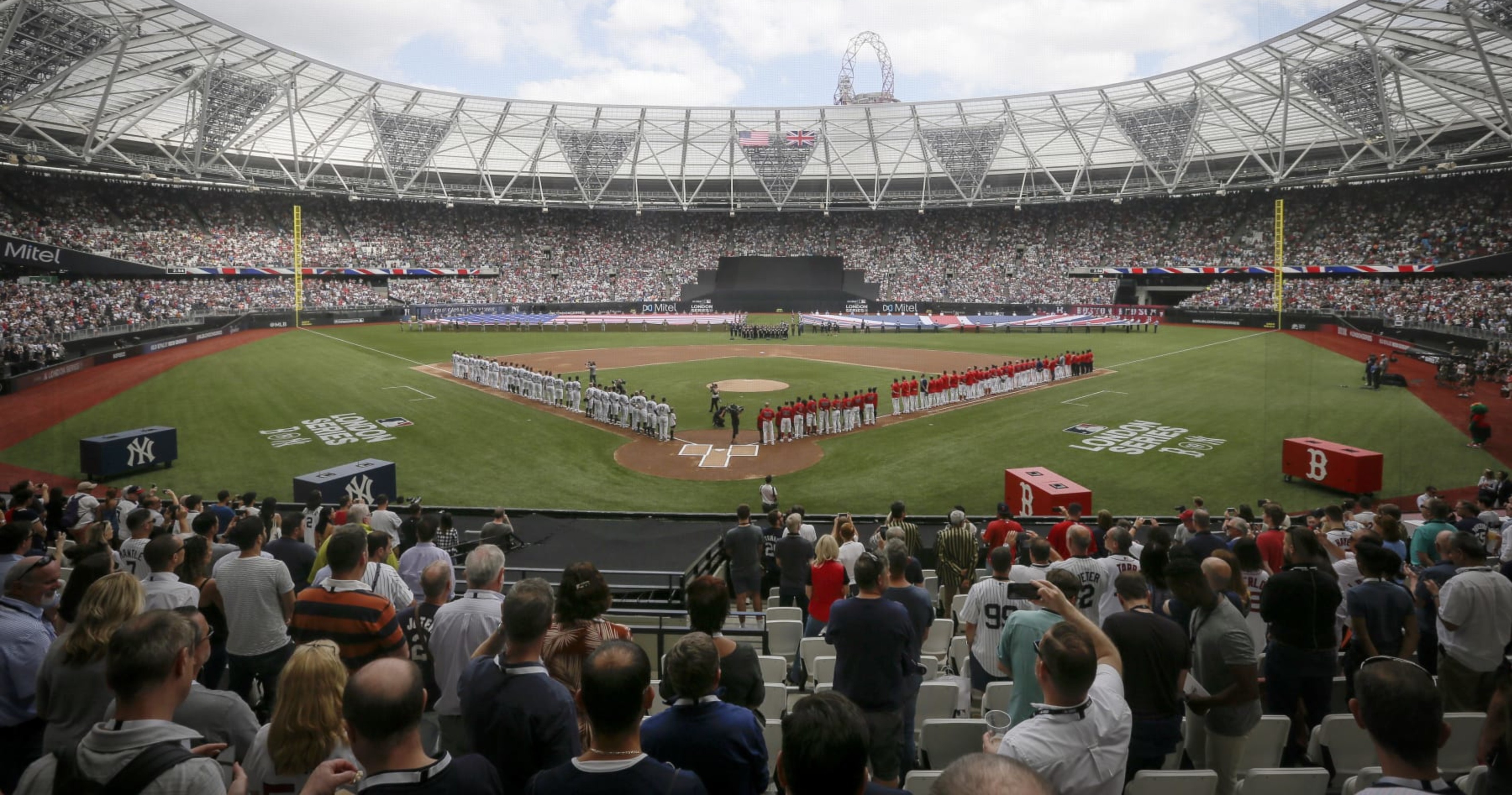 Rob Manfred Says Mets, Phillies to Play 2025 London Series; MLB