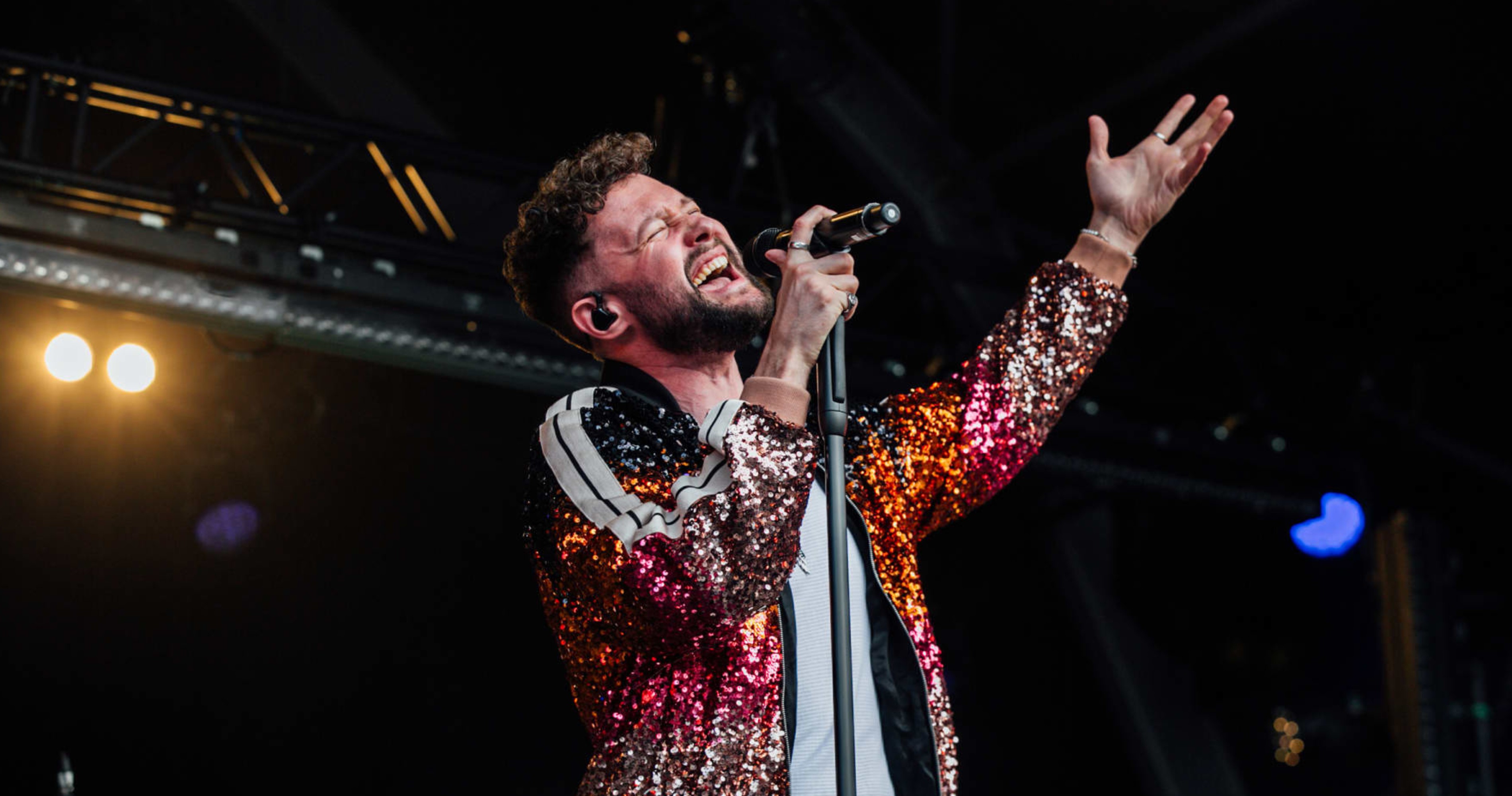 Calum Scott shouts out Phillies fans after 'Dancing On My Own' reaches 1B  streams on Spotify