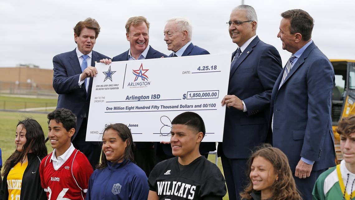 arlington-school-district-receives-1-85-million-donation-from-dallas