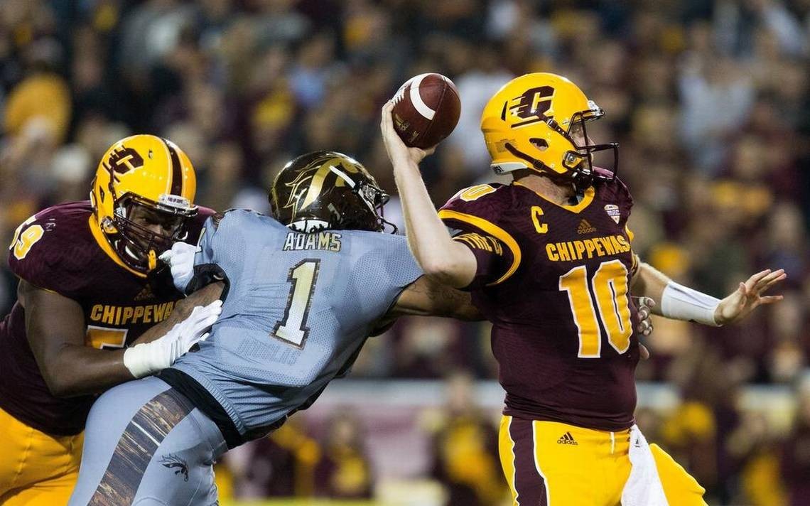 Cowboys sign Central Michigan QB Cooper Rush in college free agency
