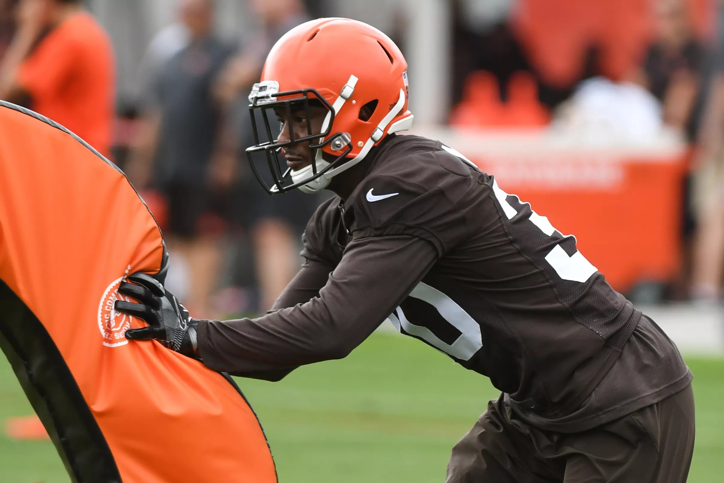 Surprise! Browns Claim K.J. Henry: How Will This Impact The Season? - tgj8fts