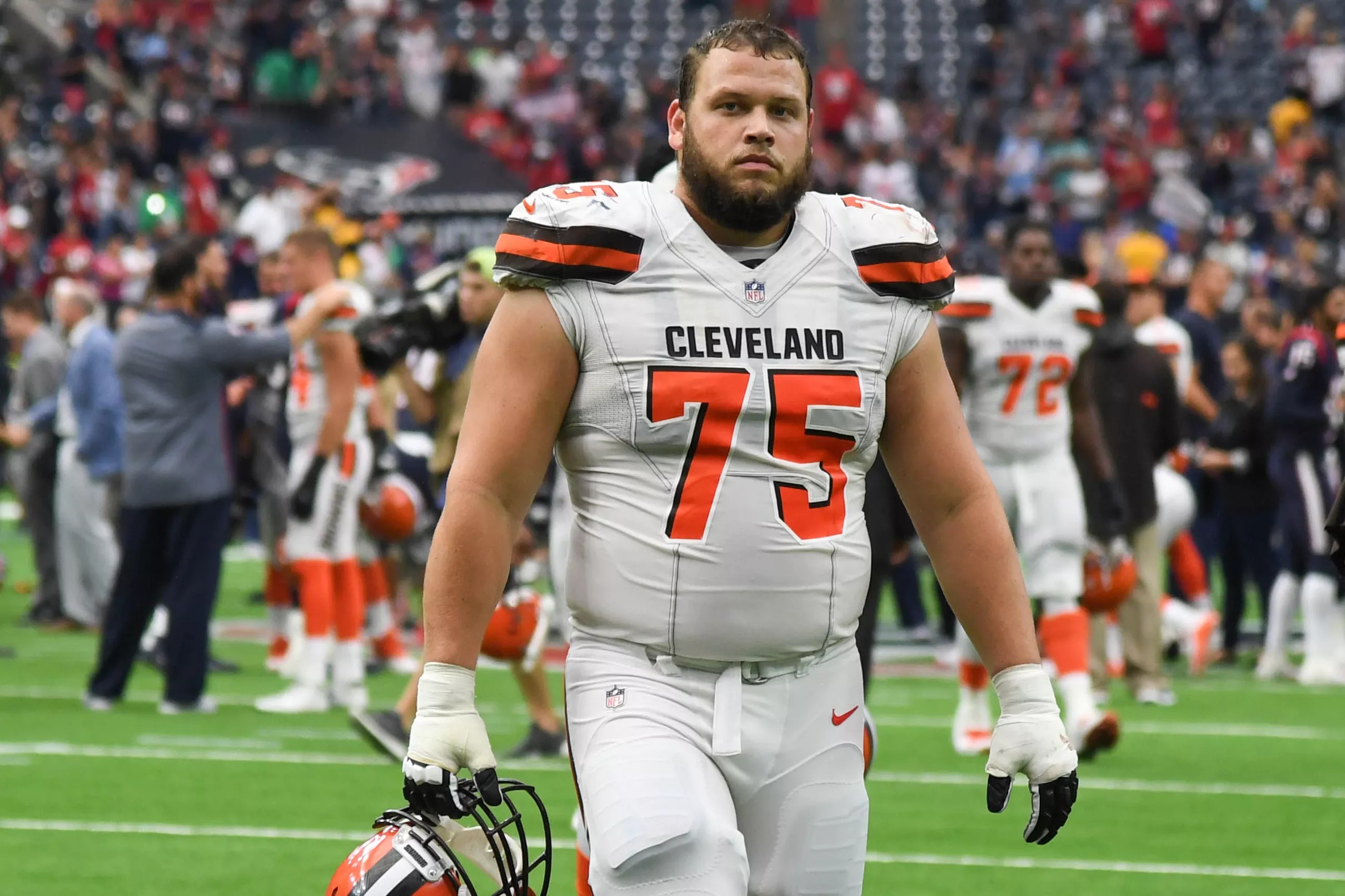 joel-bitonio-opens-up-about-his-move-to-left-tackle-facing-myles-garrett