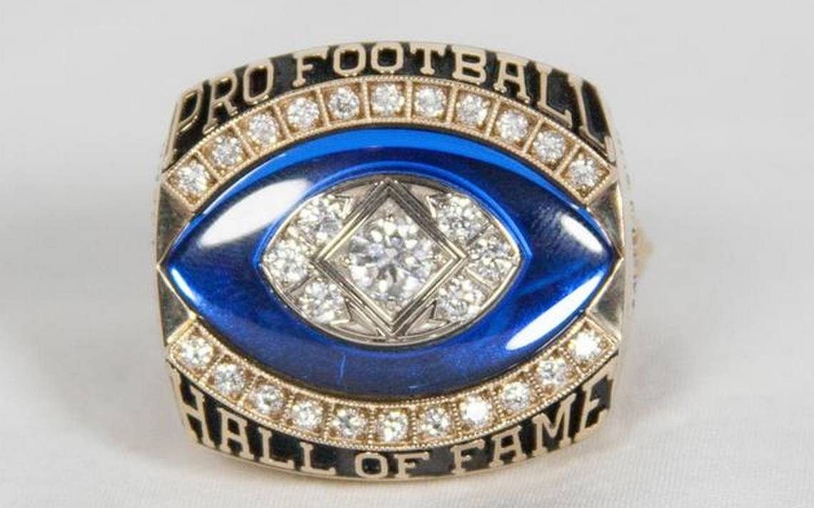 Take A Look At Ladainian Tomlinson’s Hall Of Fame Ring. It’s Magnificent