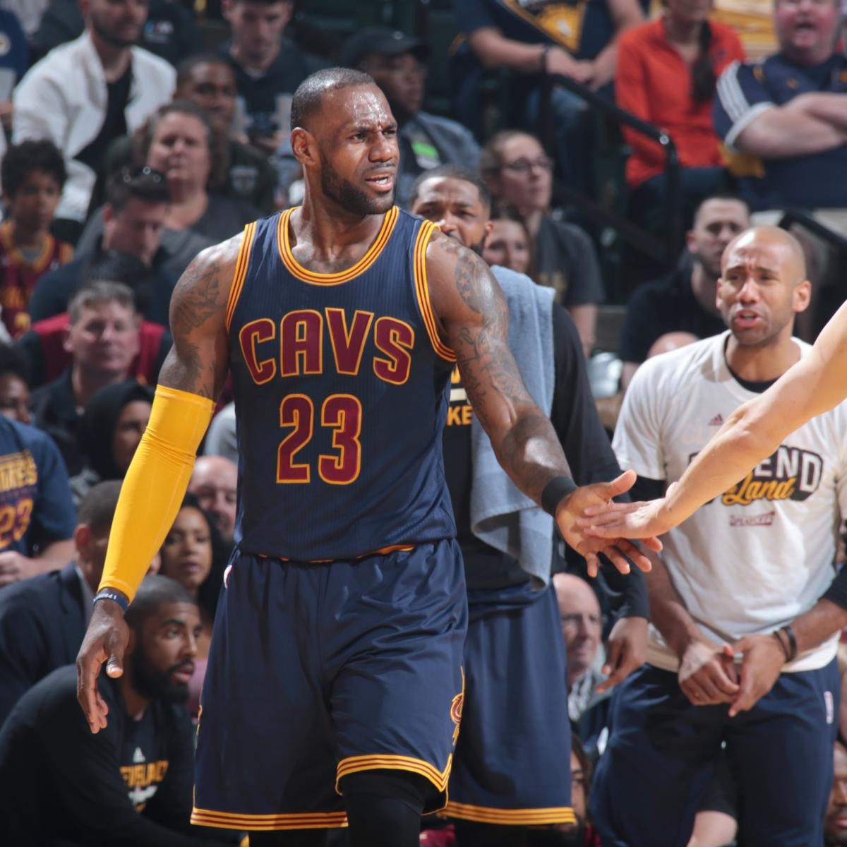 Lebron James Sets Nba Record For Playoff Sweeps Consecutive 1st Round Wins