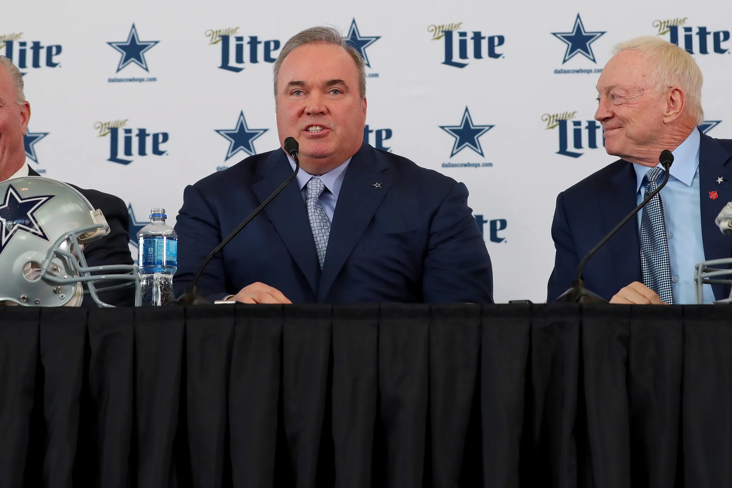 The Dallas Cowboys officially signed five of their new free agents on