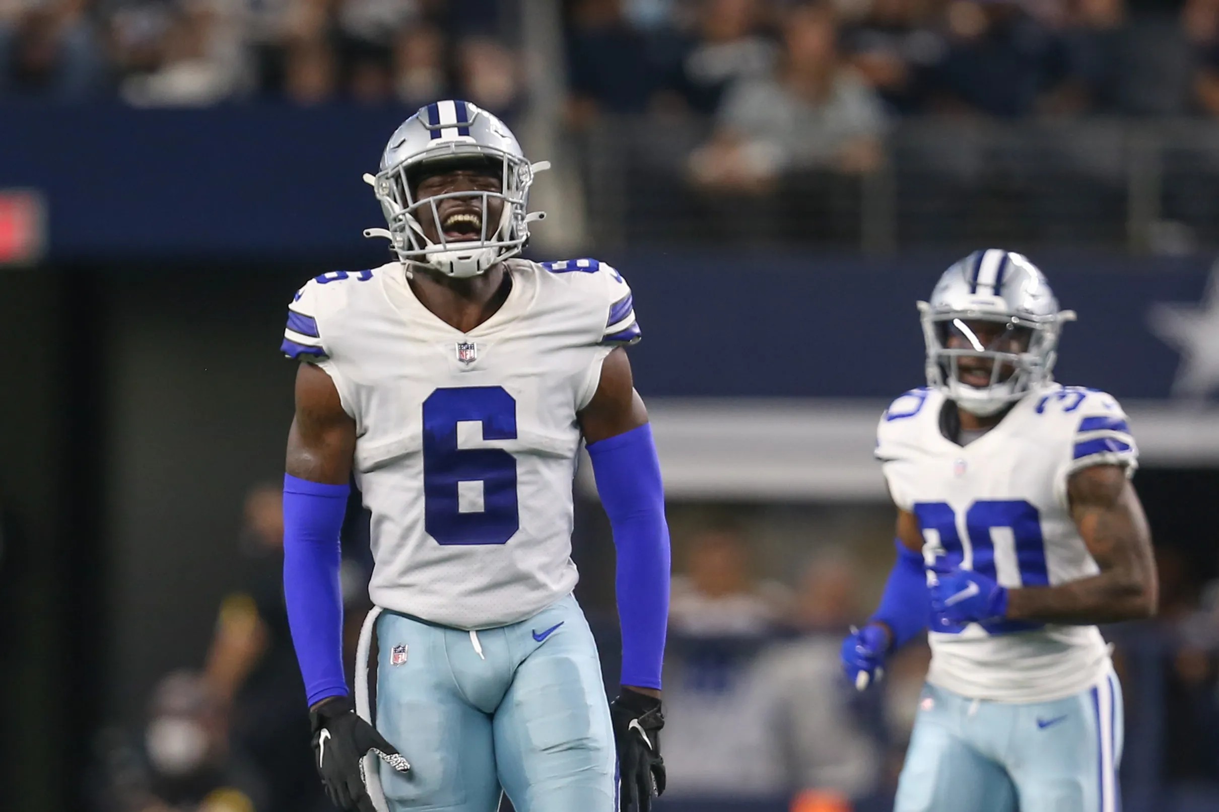 Cowboys news: Donovan Wilson taken off practice field, Damontae