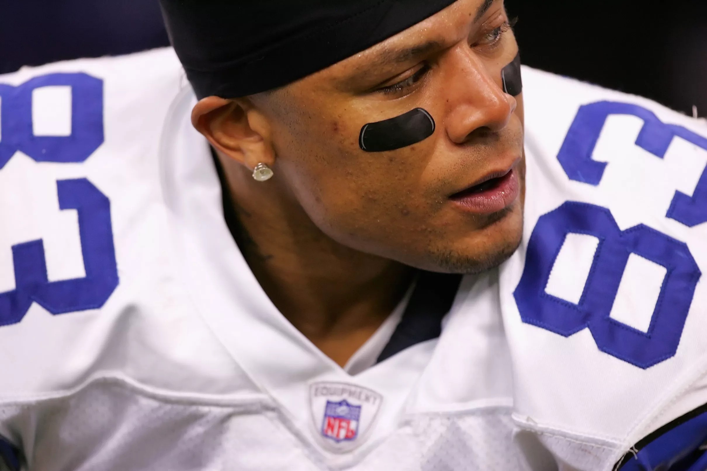 Former Cowboys wide receiver Terry Glenn dies in a car crash