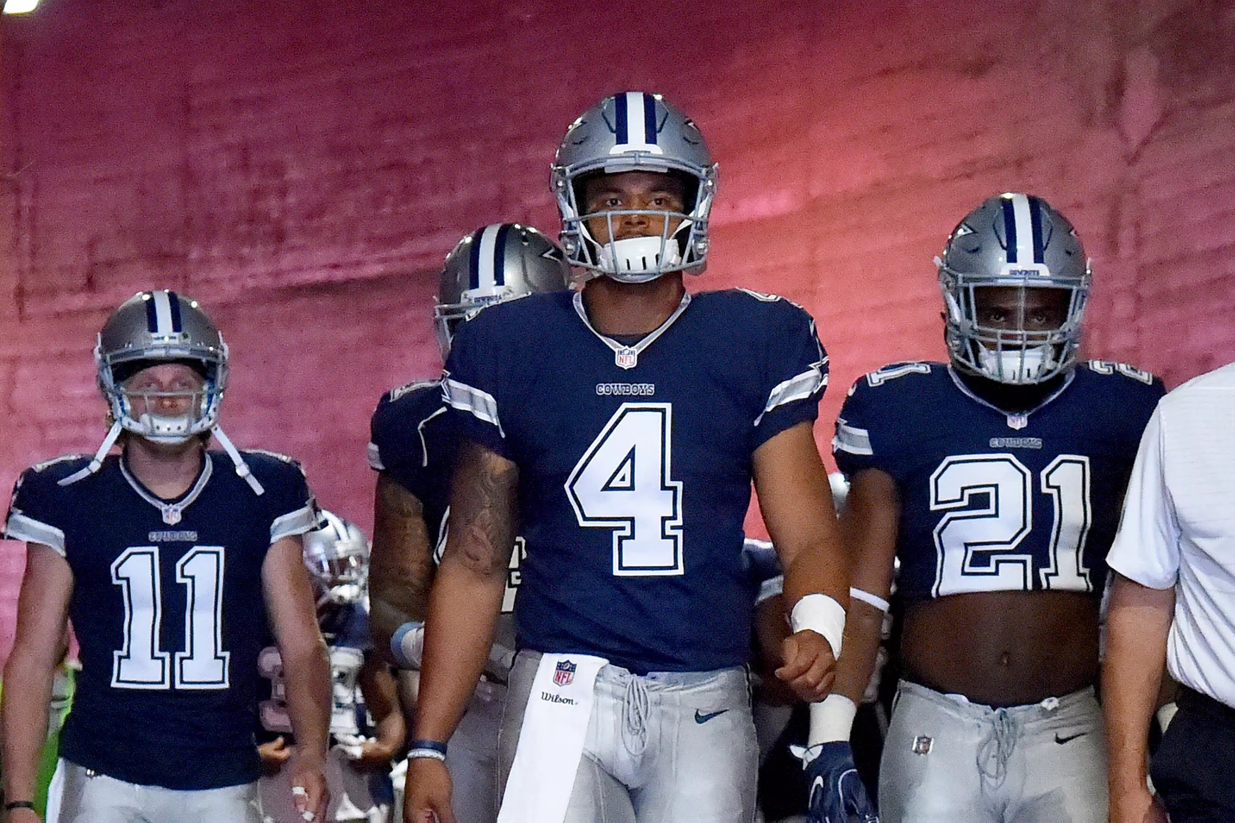Why the Cowboys should play their starters against the Raiders