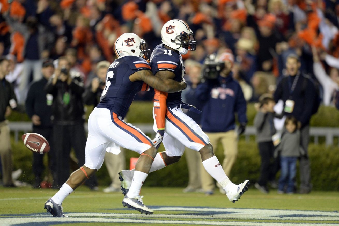 Milton High School (GA) Baseball Team Reenacts Kick Six at JordanHare