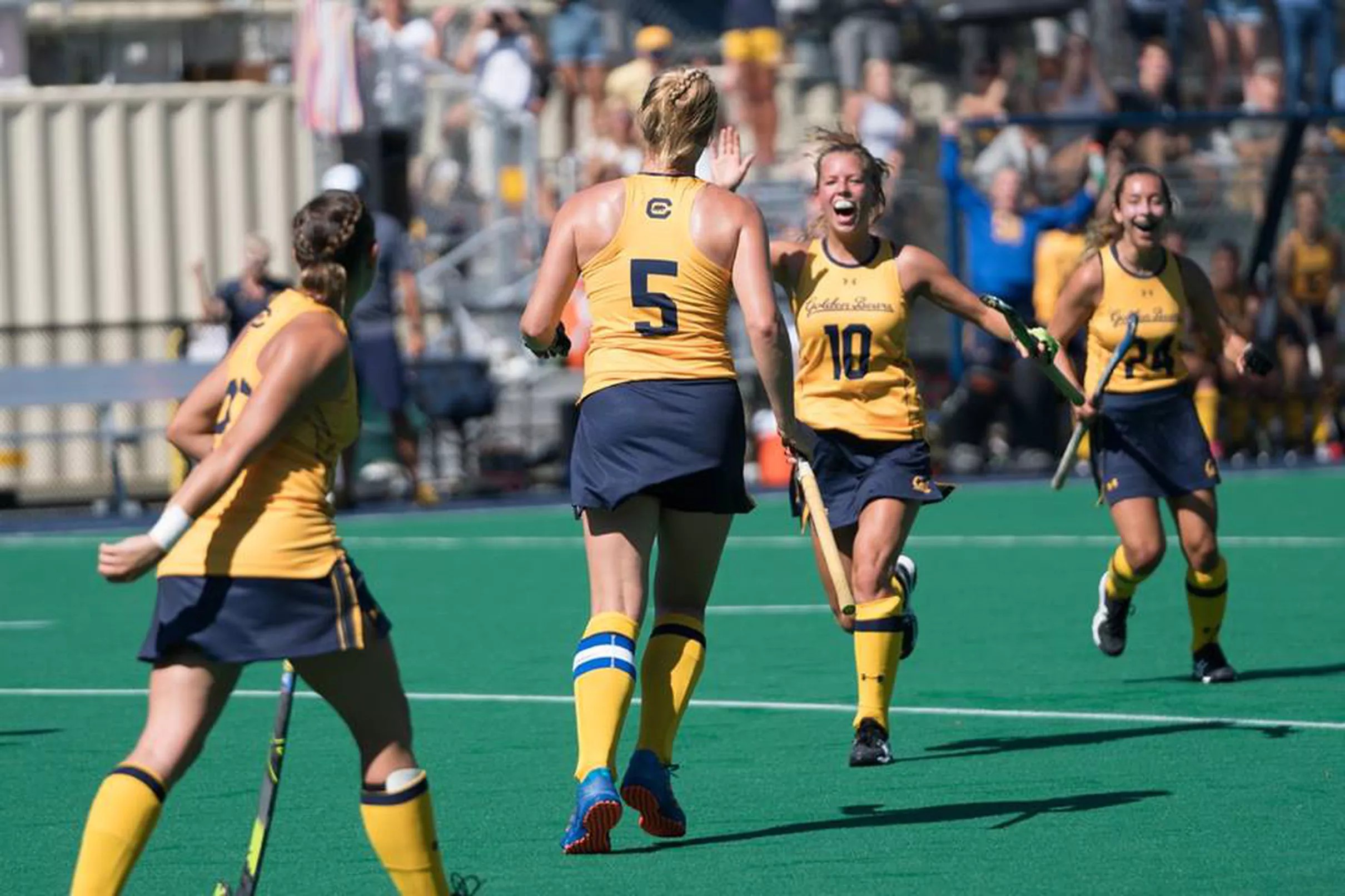 Golden Medals Field Hockey’s 2 road wins highlight perfect 90 weekend