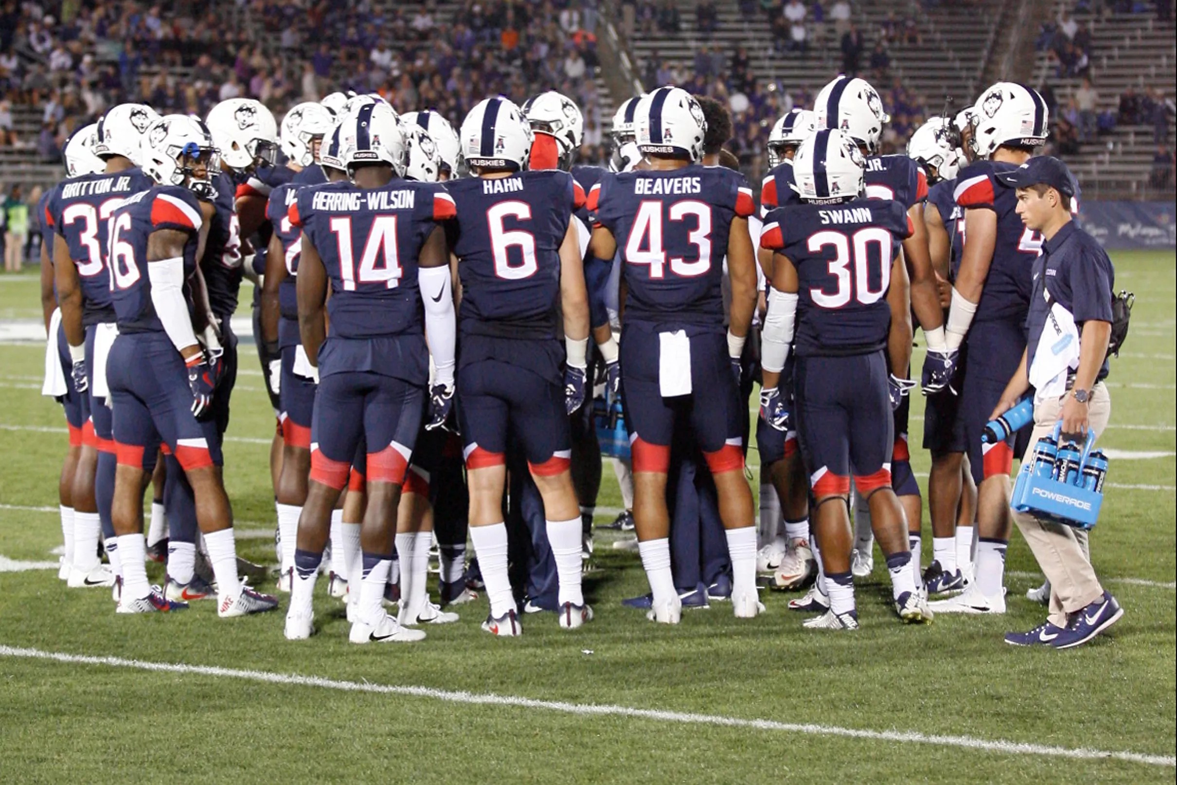 The Untold Story Of The Uconn Football Coaching Staff - l41nbb9