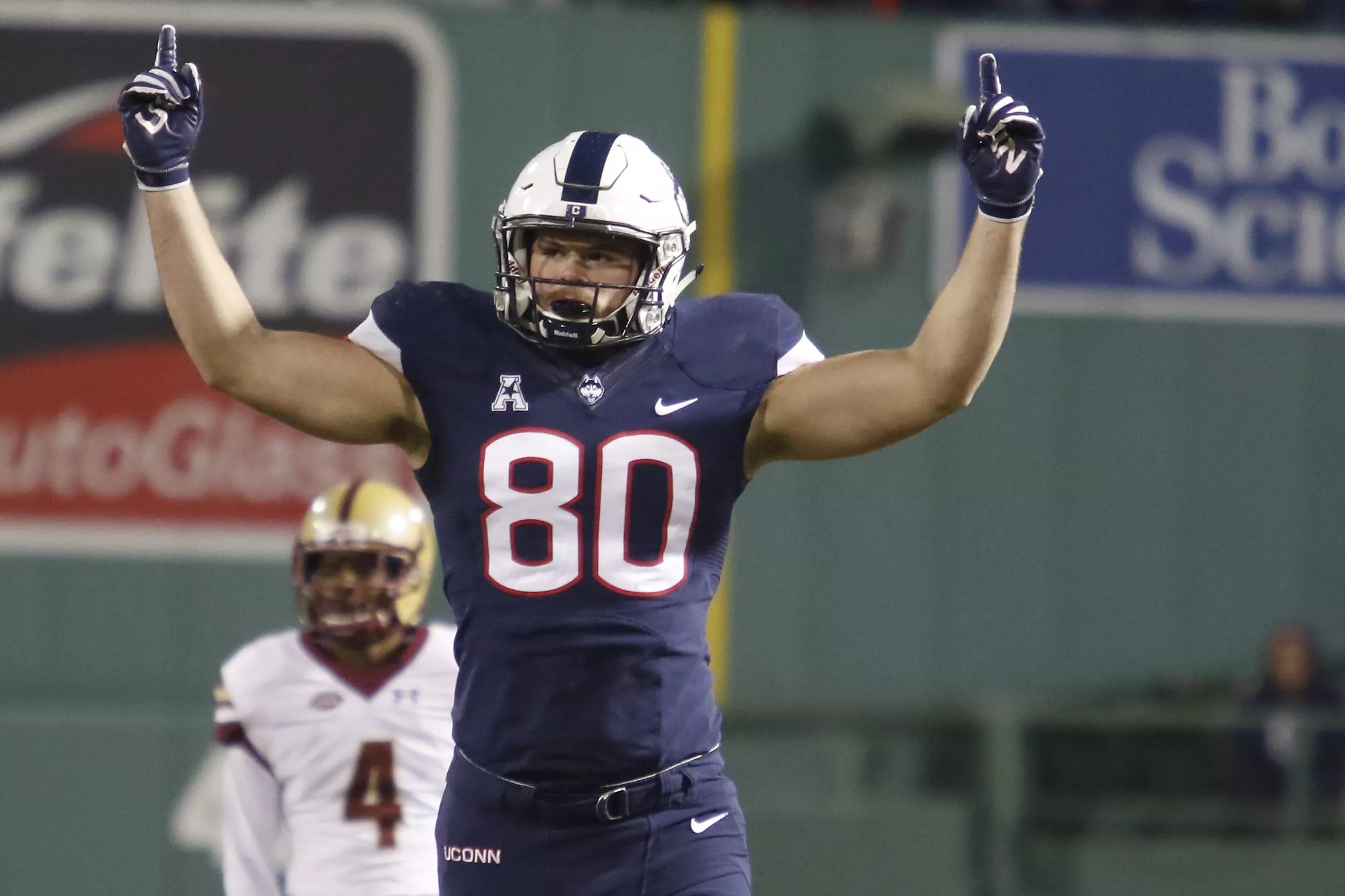 uconn-football-unveils-annual-team-awards