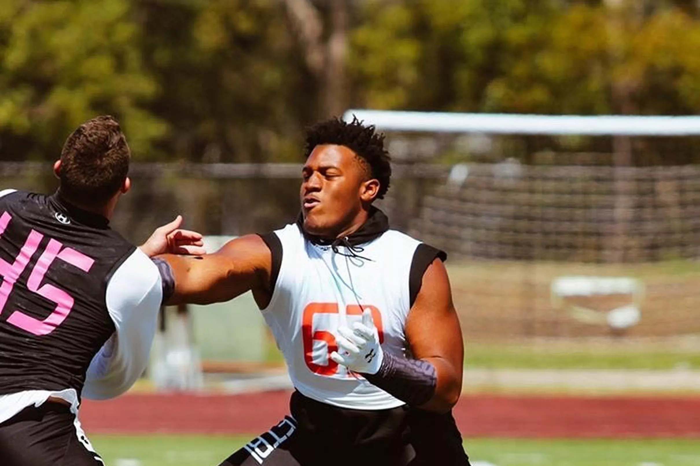 Alabama Football Recruiting Nation’s top offensive lineman commits to