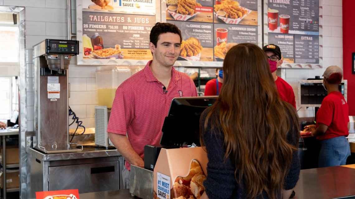 Bulldogs QB Stetson surprises customers at Raising Cane