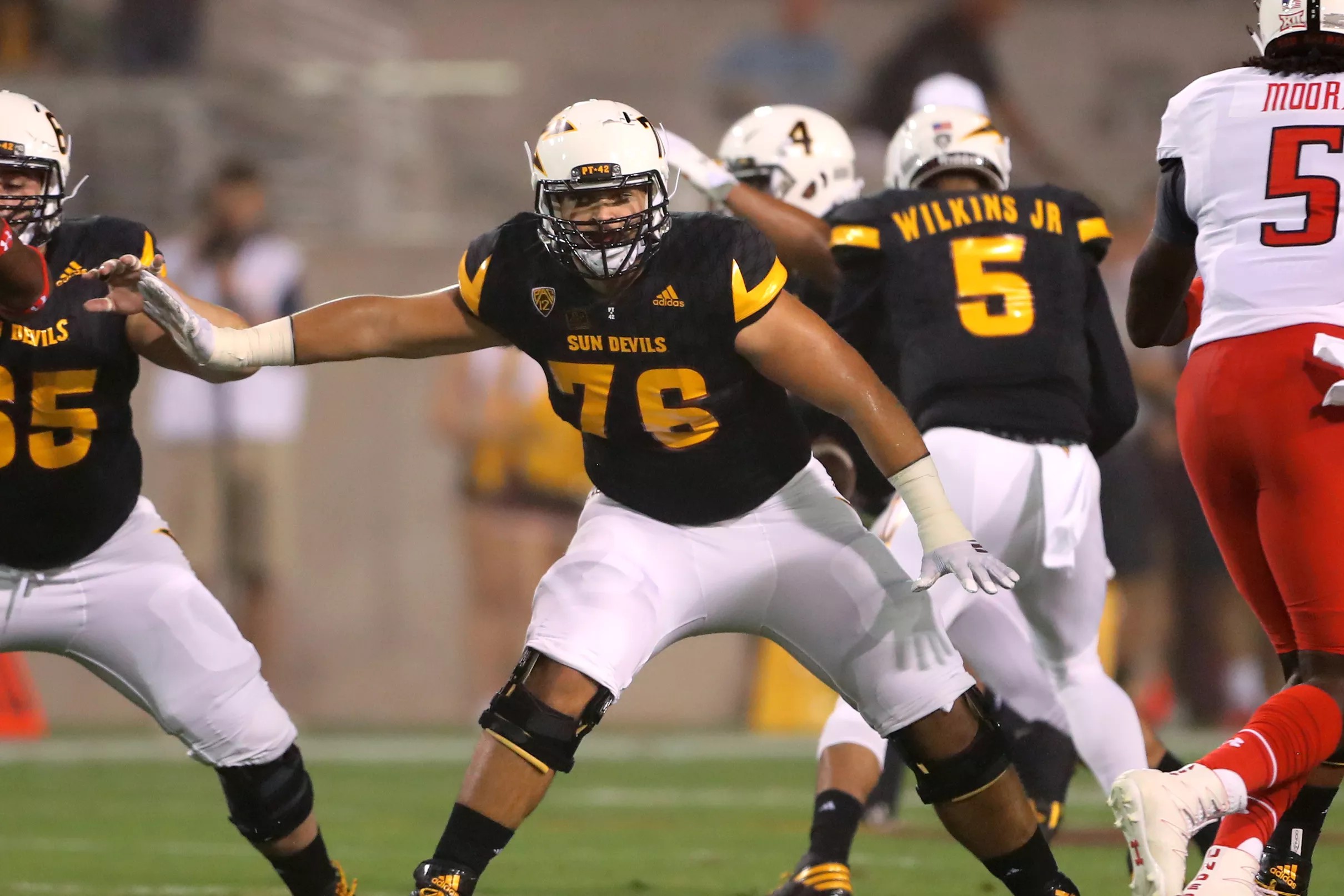 Sam Jones is an intriguing developmental offensive line prospect 